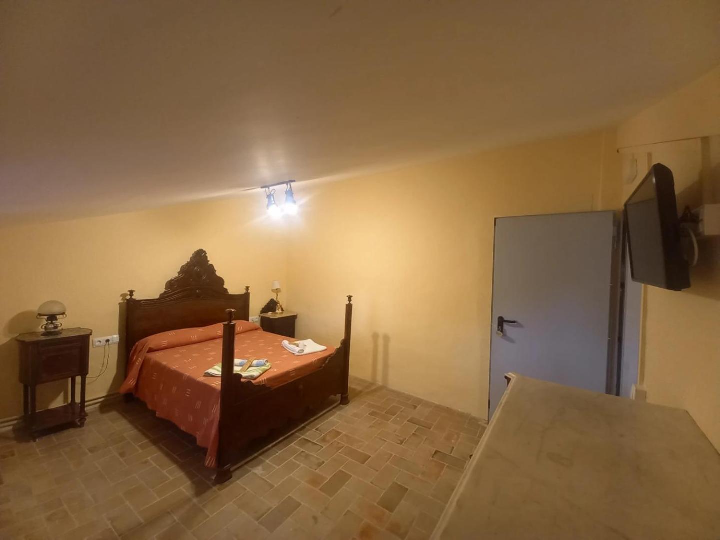 Standard Double Room with Shared Bathroom photo 3