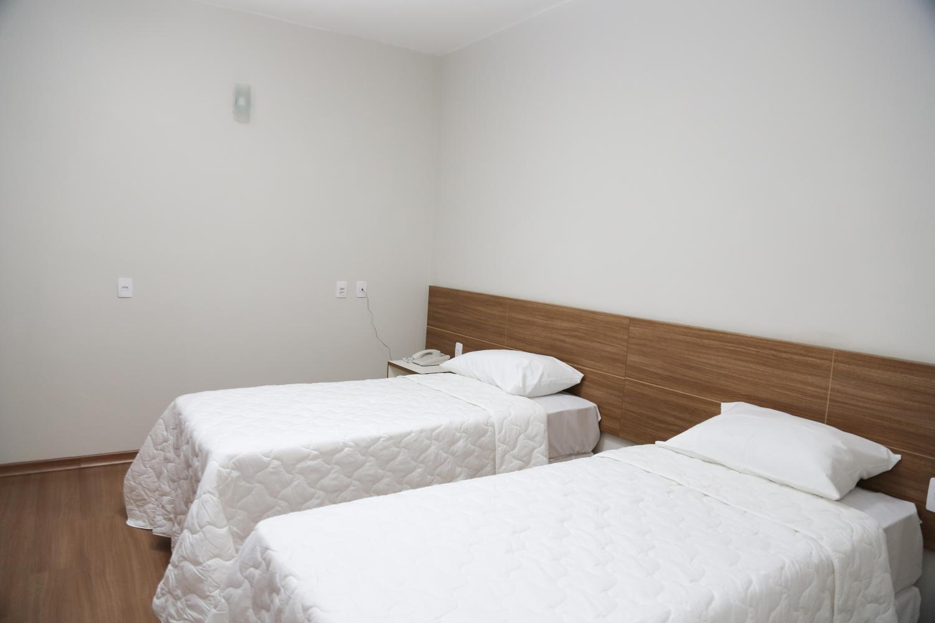 Economy Twin Room photo 2