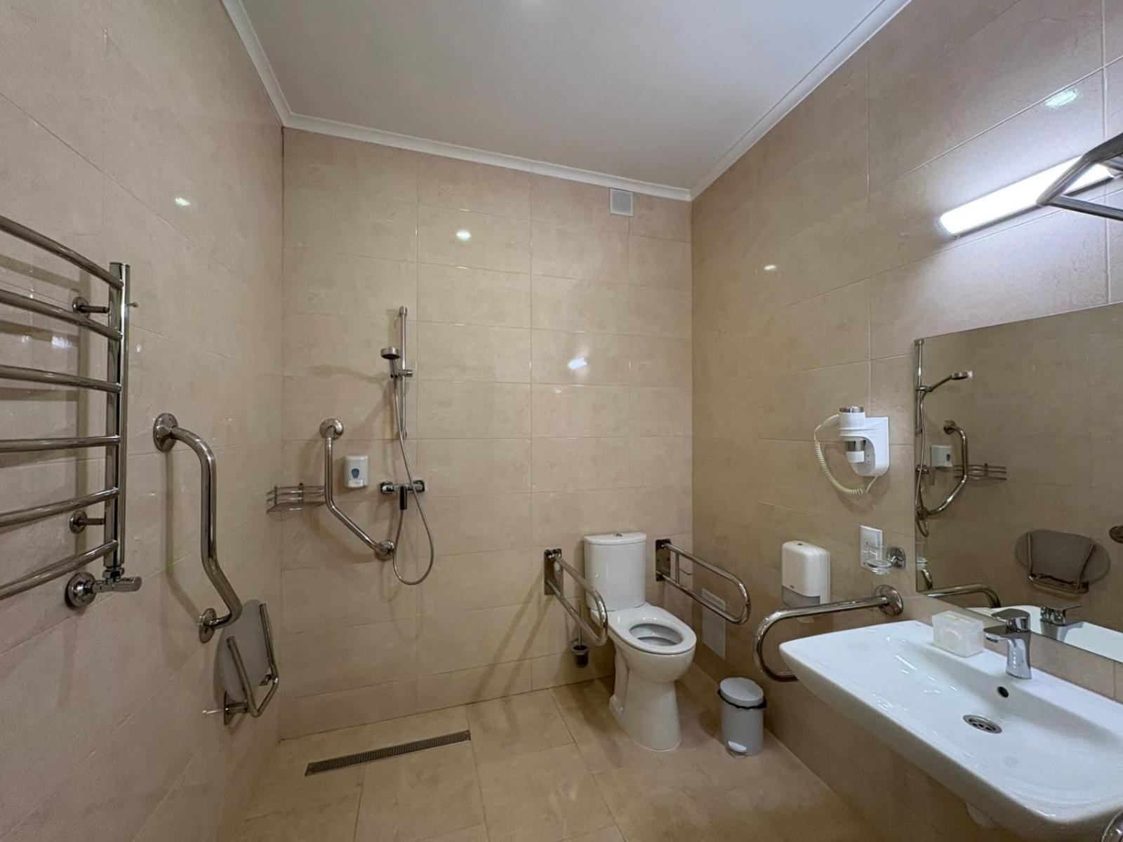 Double or Twin Room - Disability Access photo 2