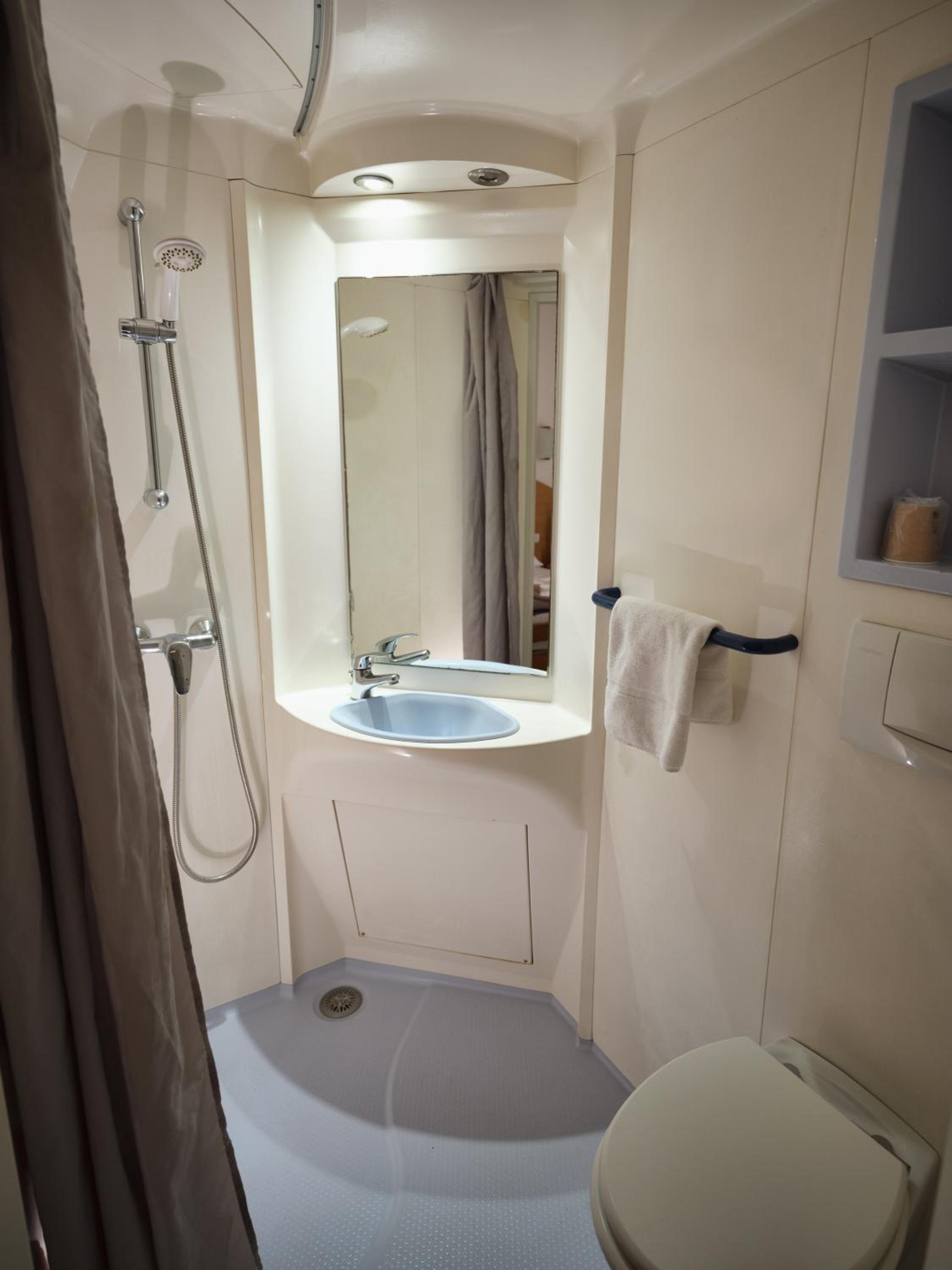 Twin Room - Photo 1