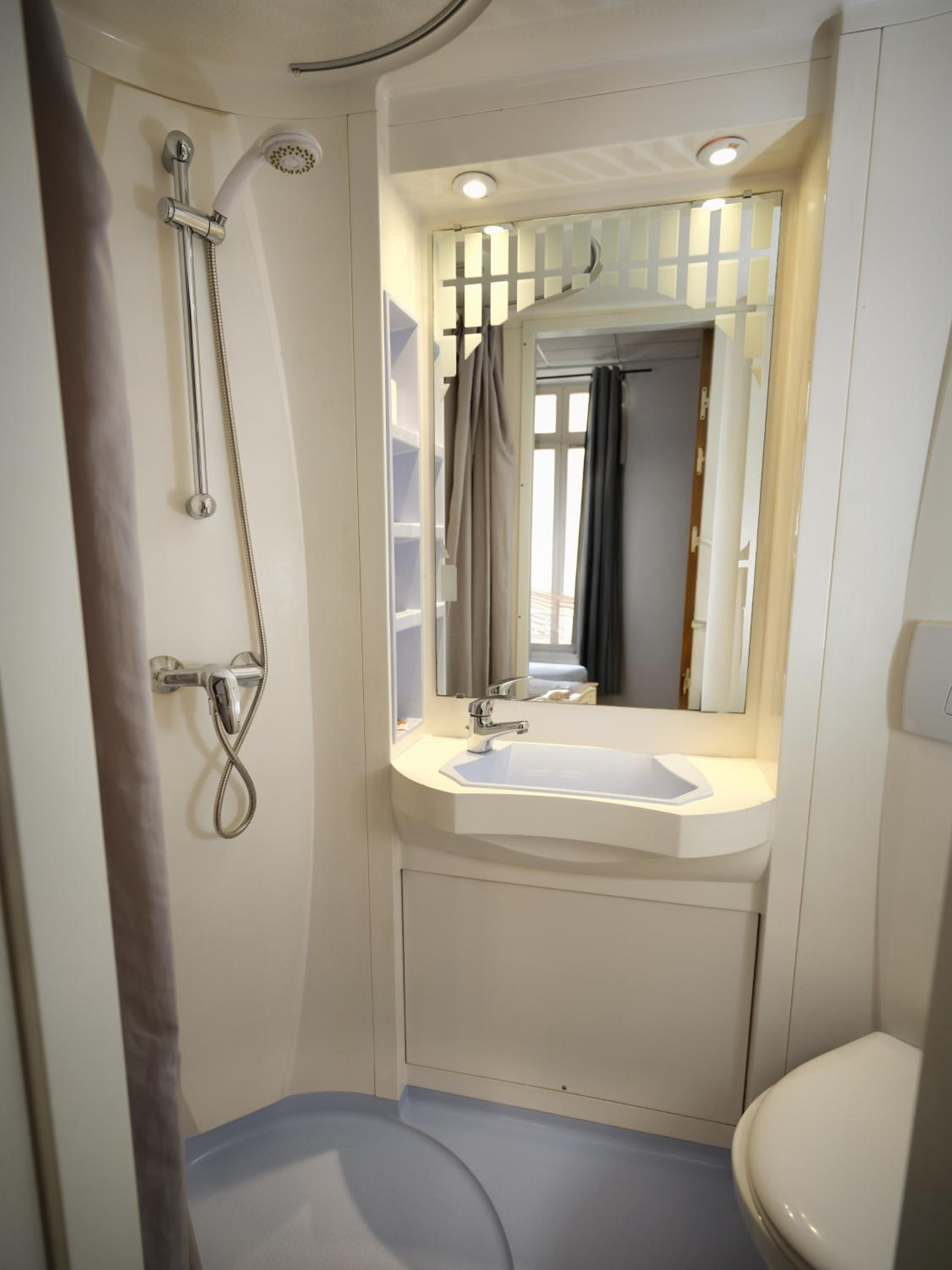Twin Room - Photo 2