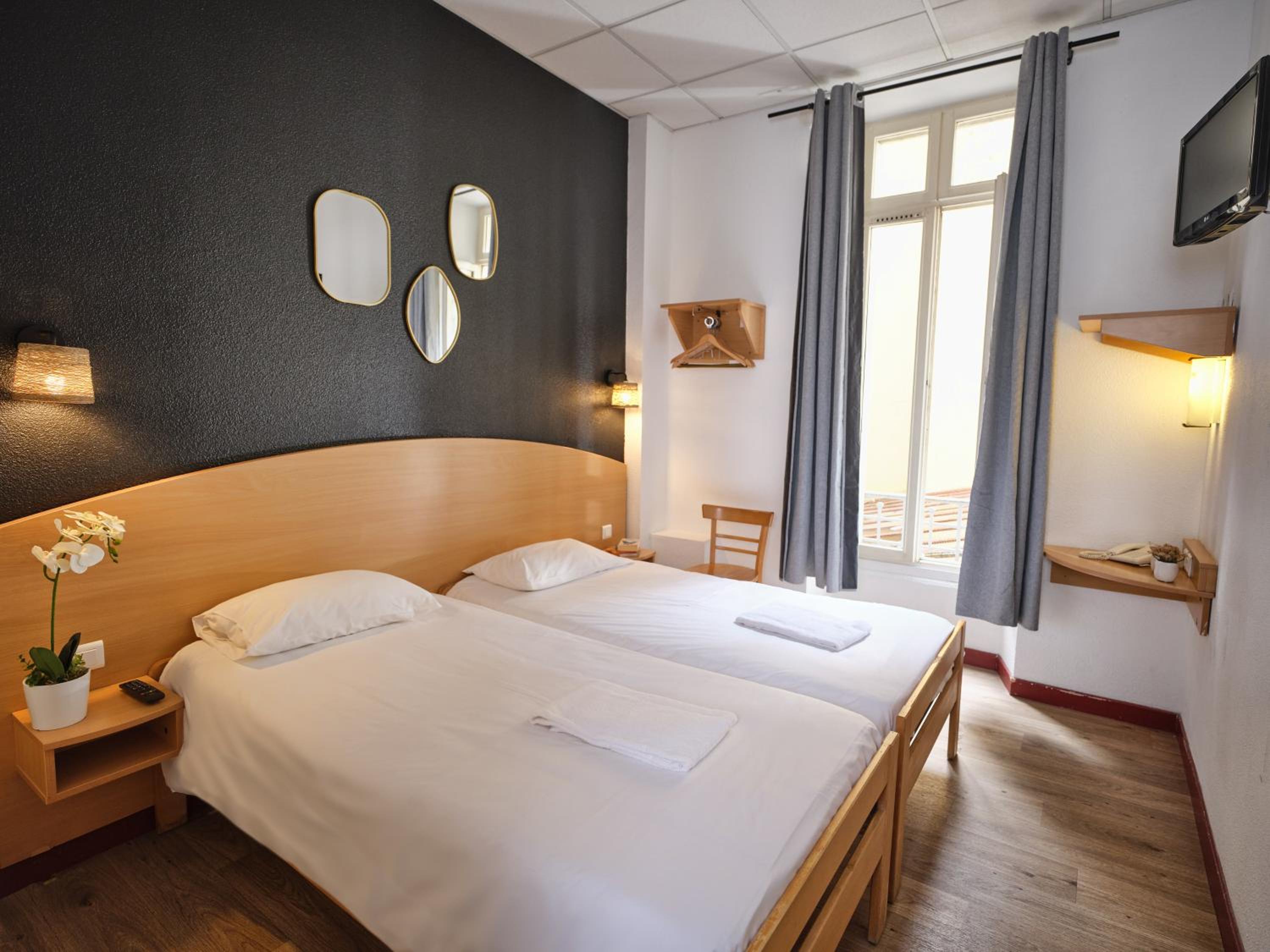 Twin Room - Photo 3
