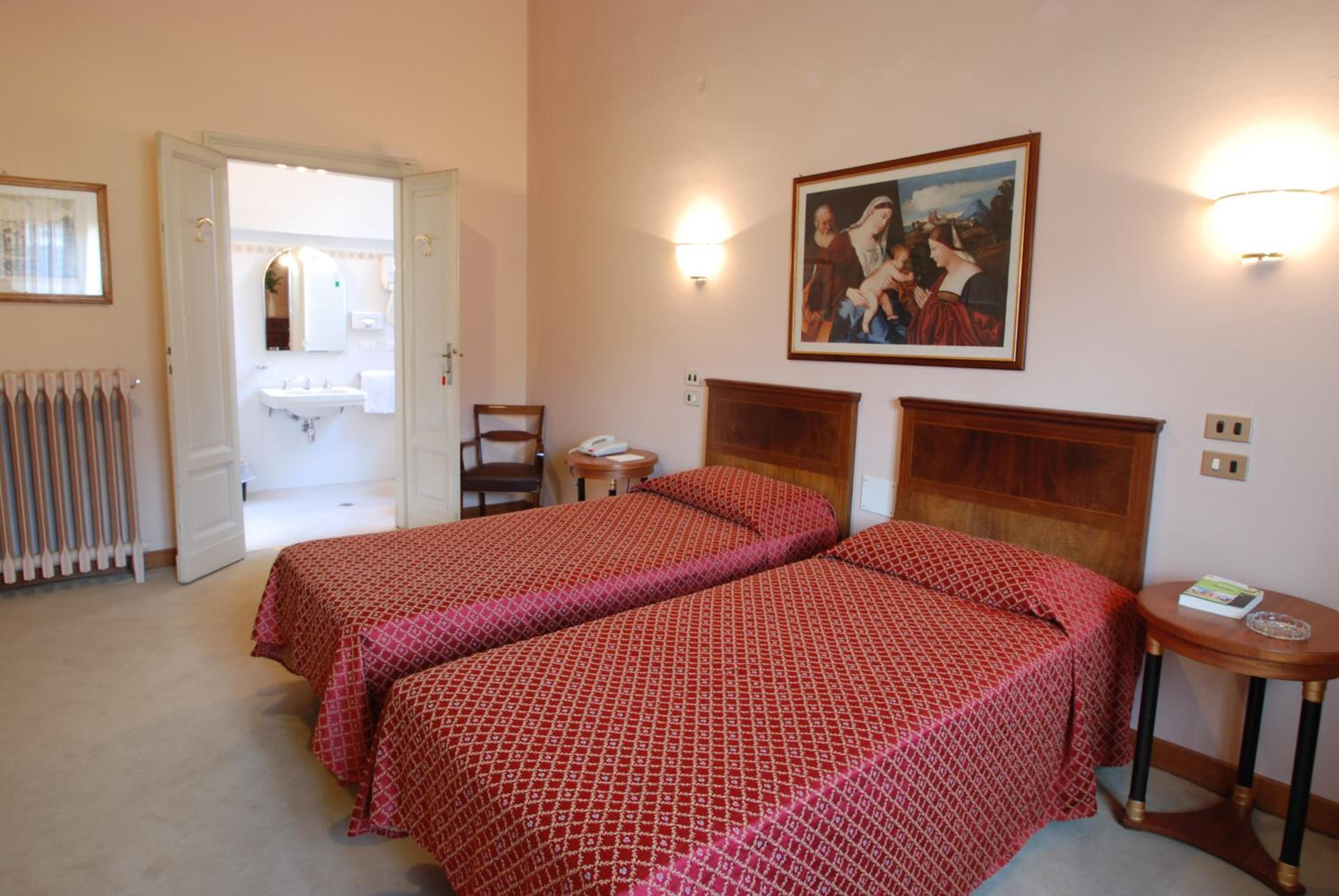 Twin Room - Photo 4