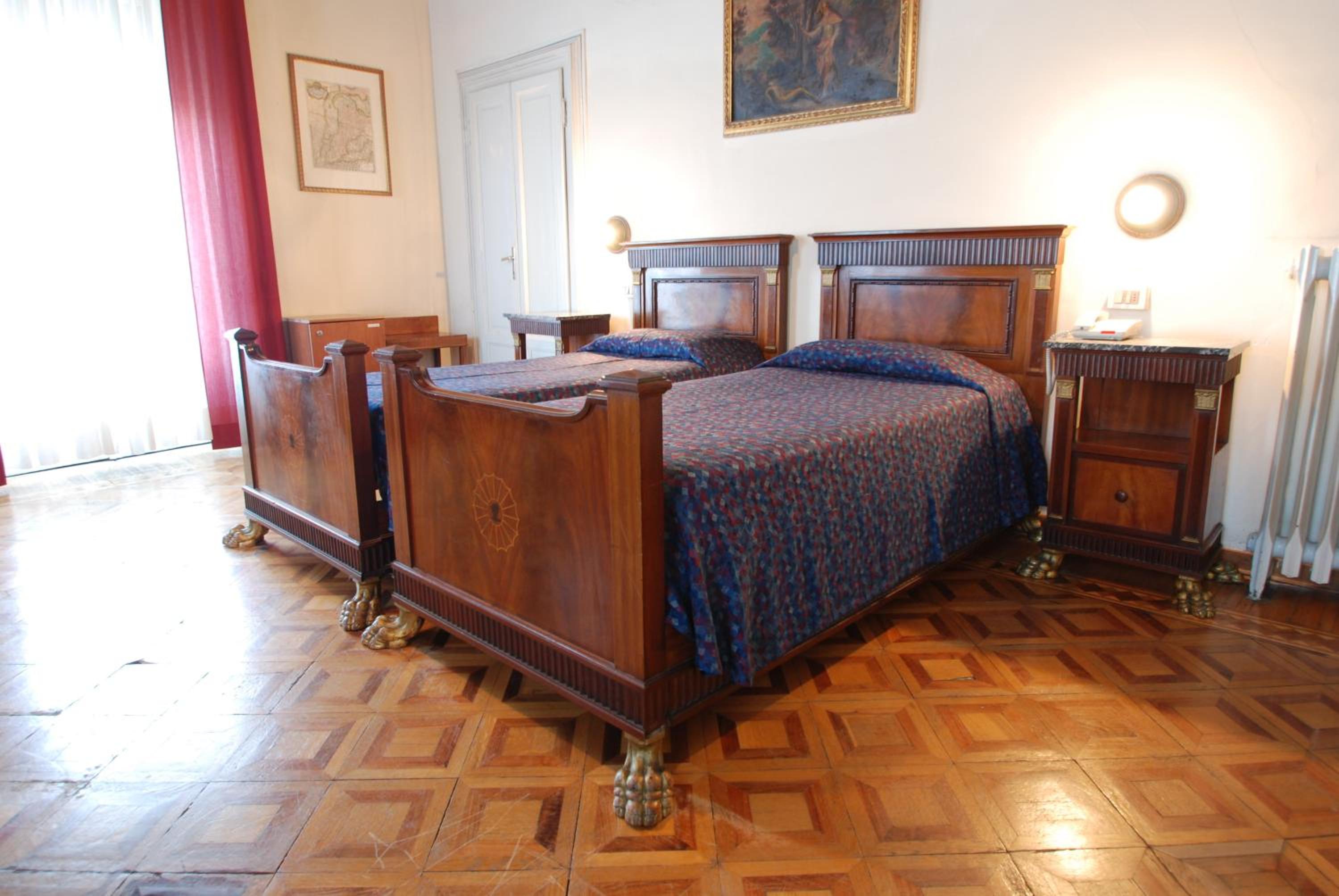 Twin Room - Photo 5