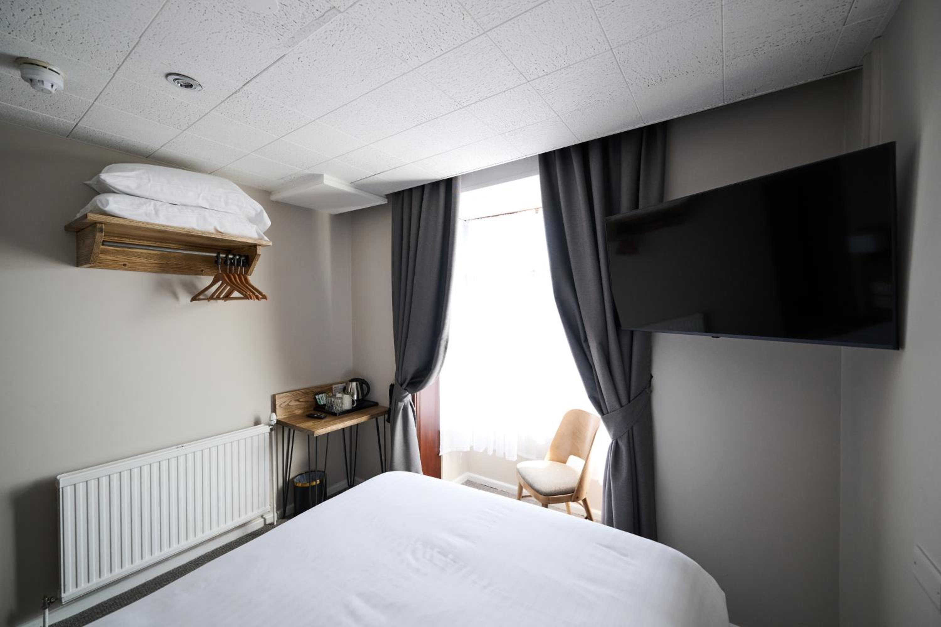 Budget Double Room photo 3