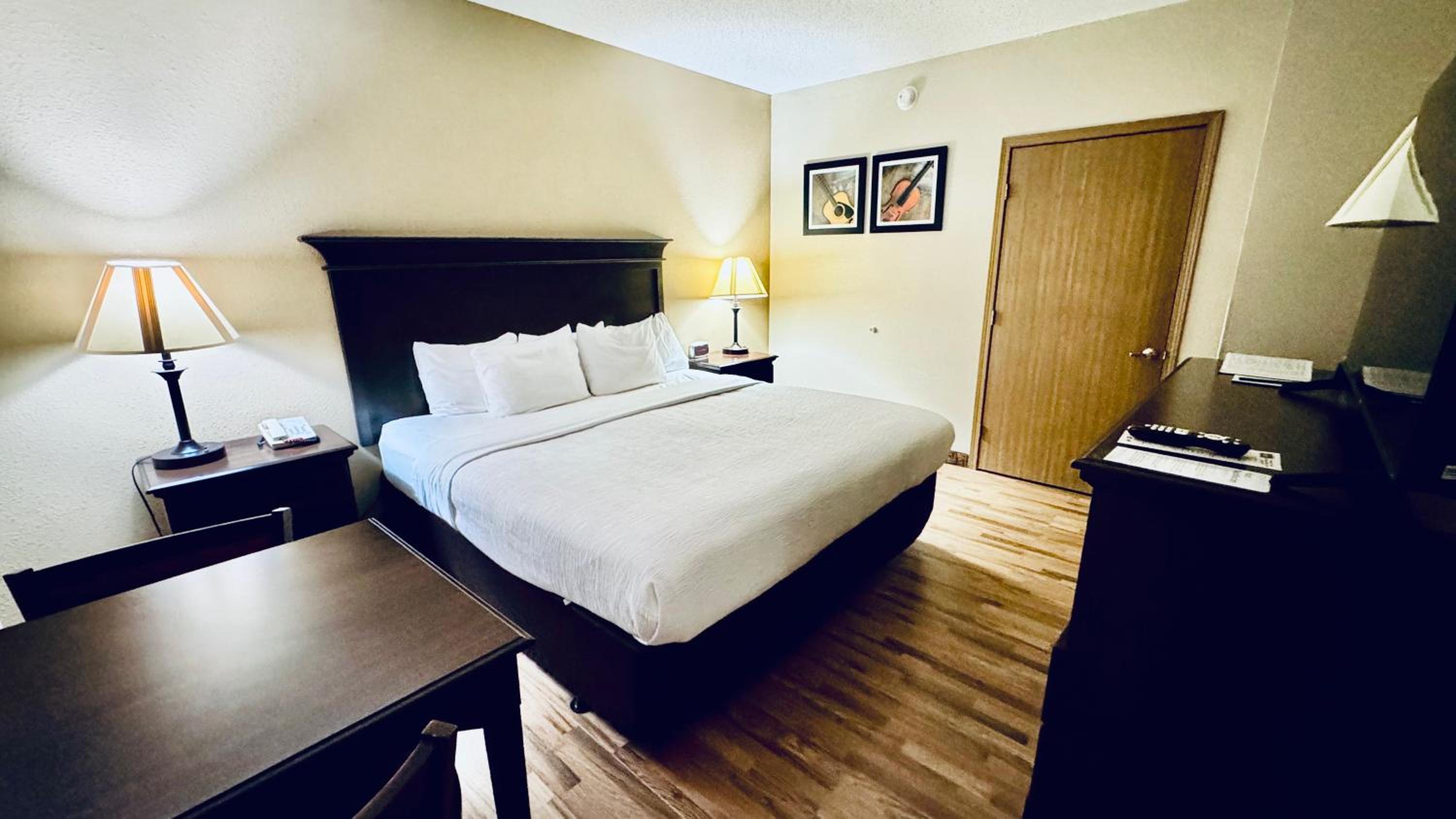 Superior King Suite - Non-Smoking photo 3