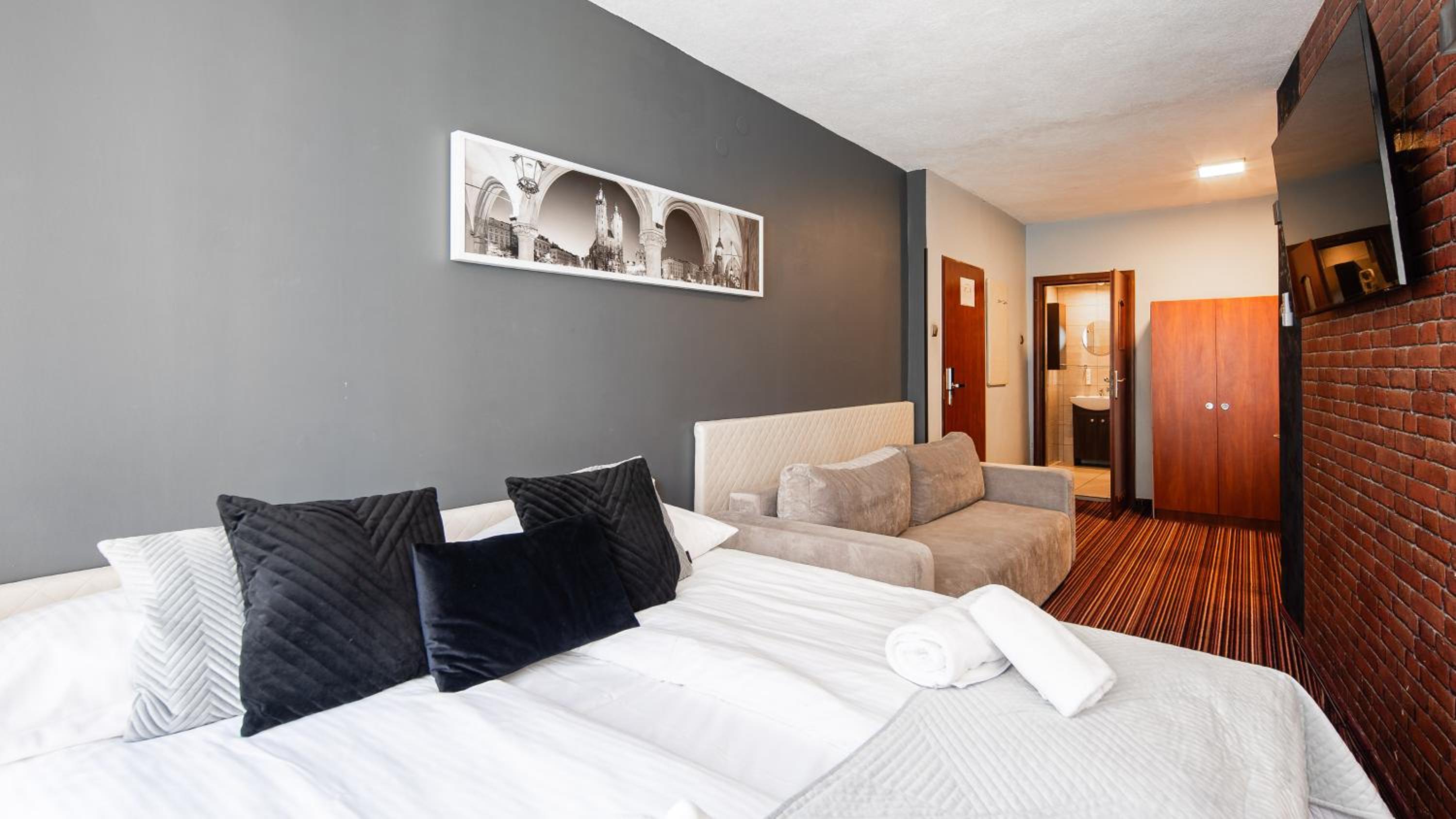 Classic Quadruple Room - Photo 6