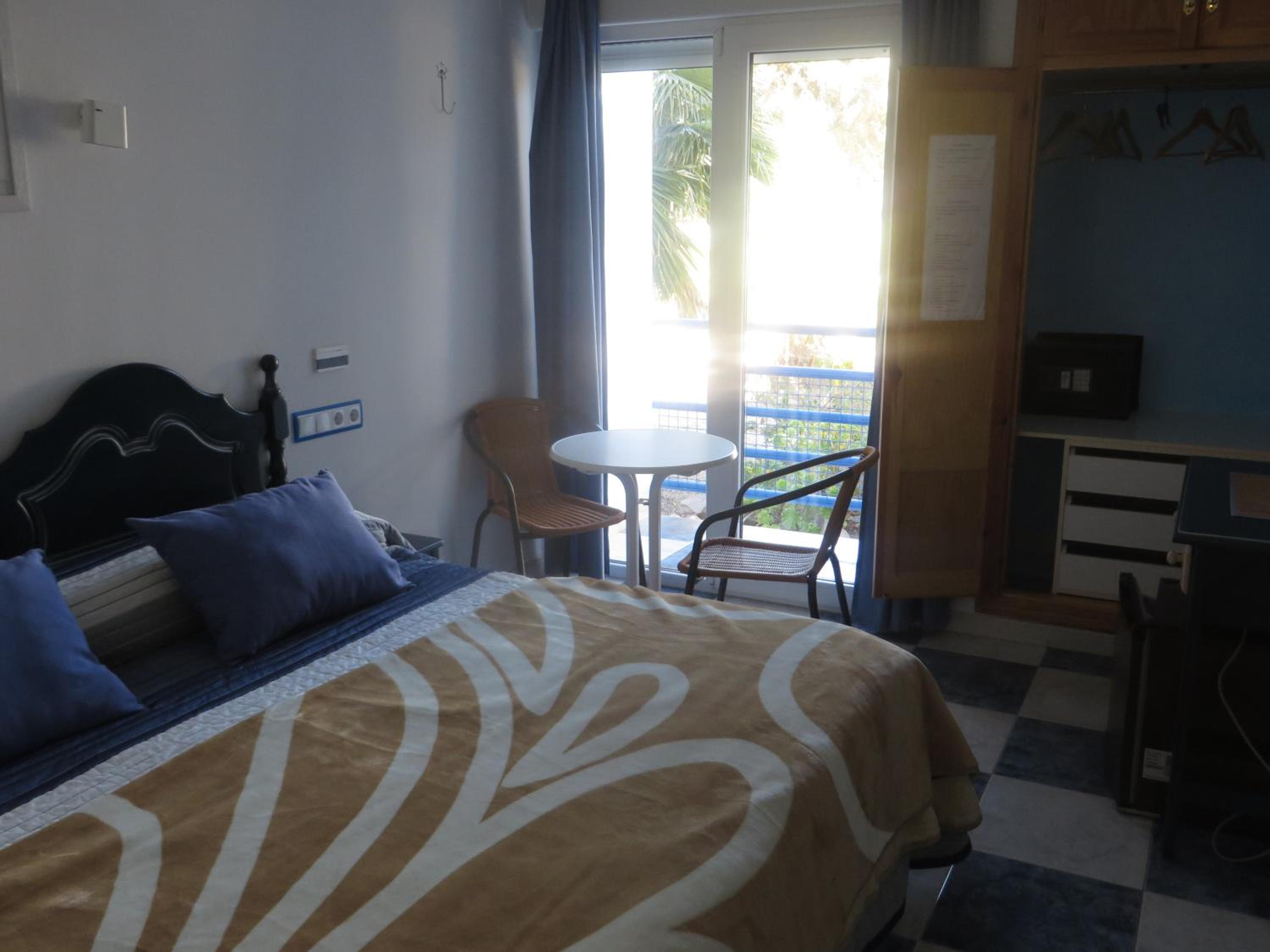 Double or Twin Room with Terrace - Photo 13