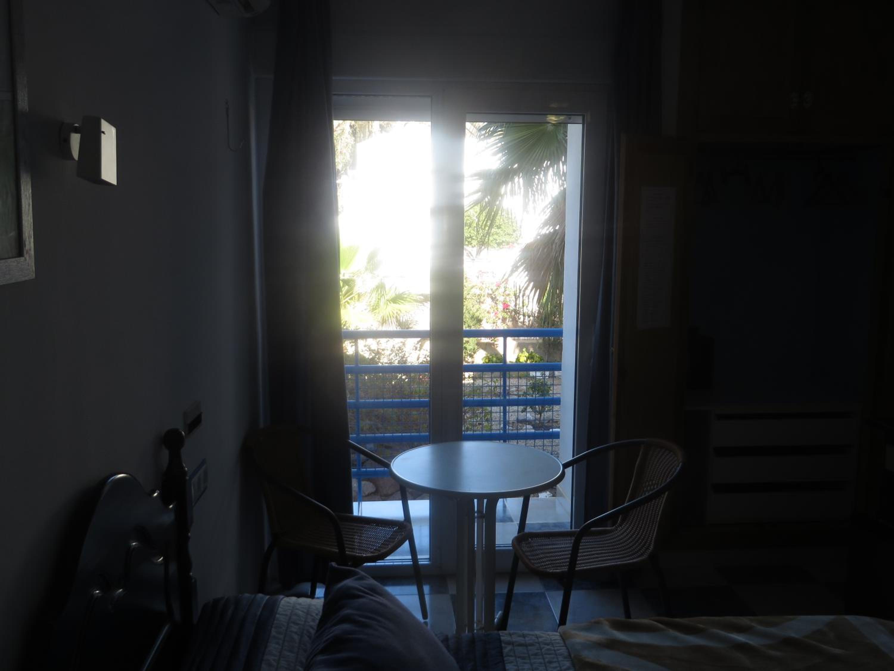 Double or Twin Room with Terrace - Photo 5