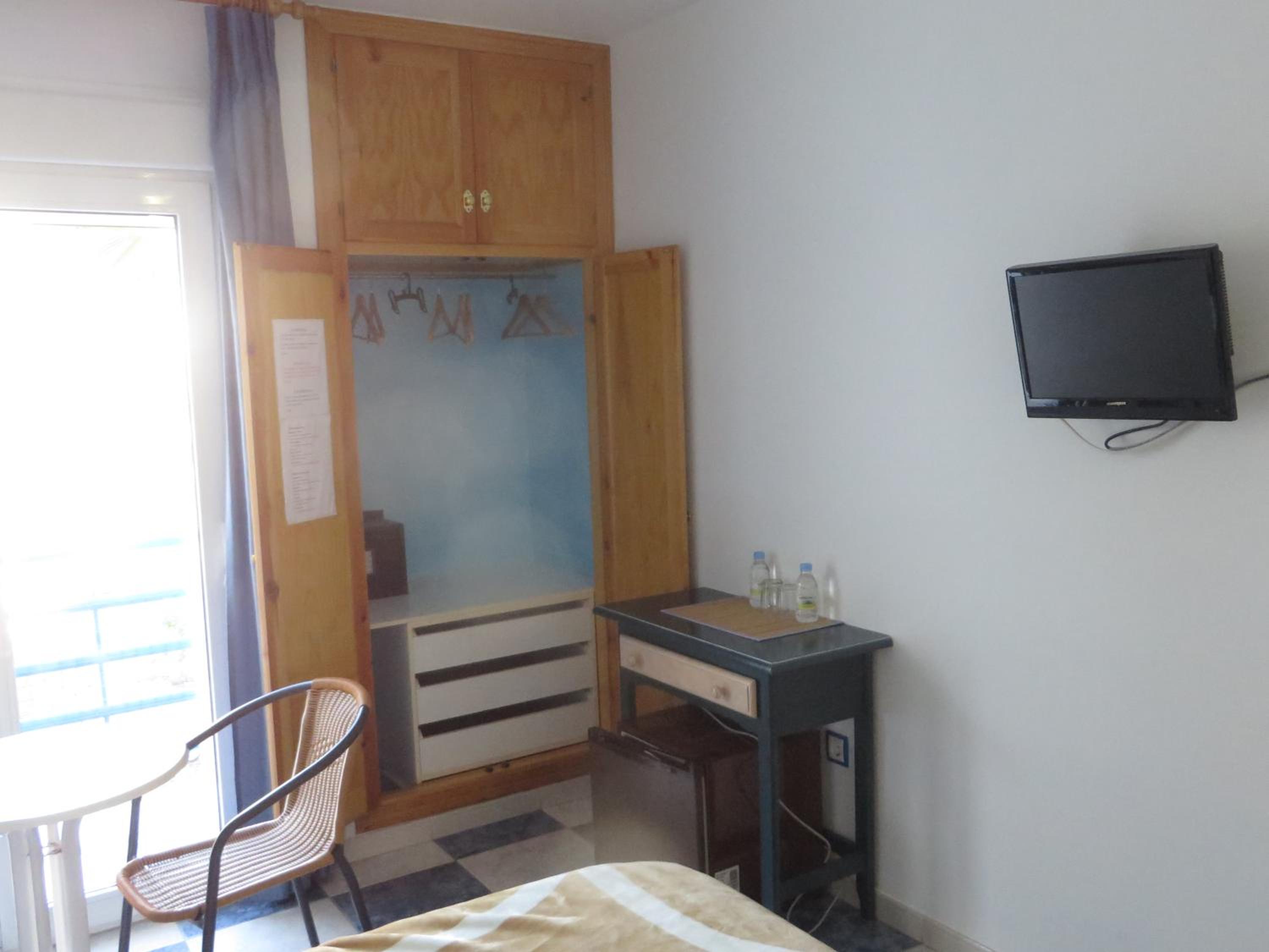 Double or Twin Room with Terrace - Photo 14