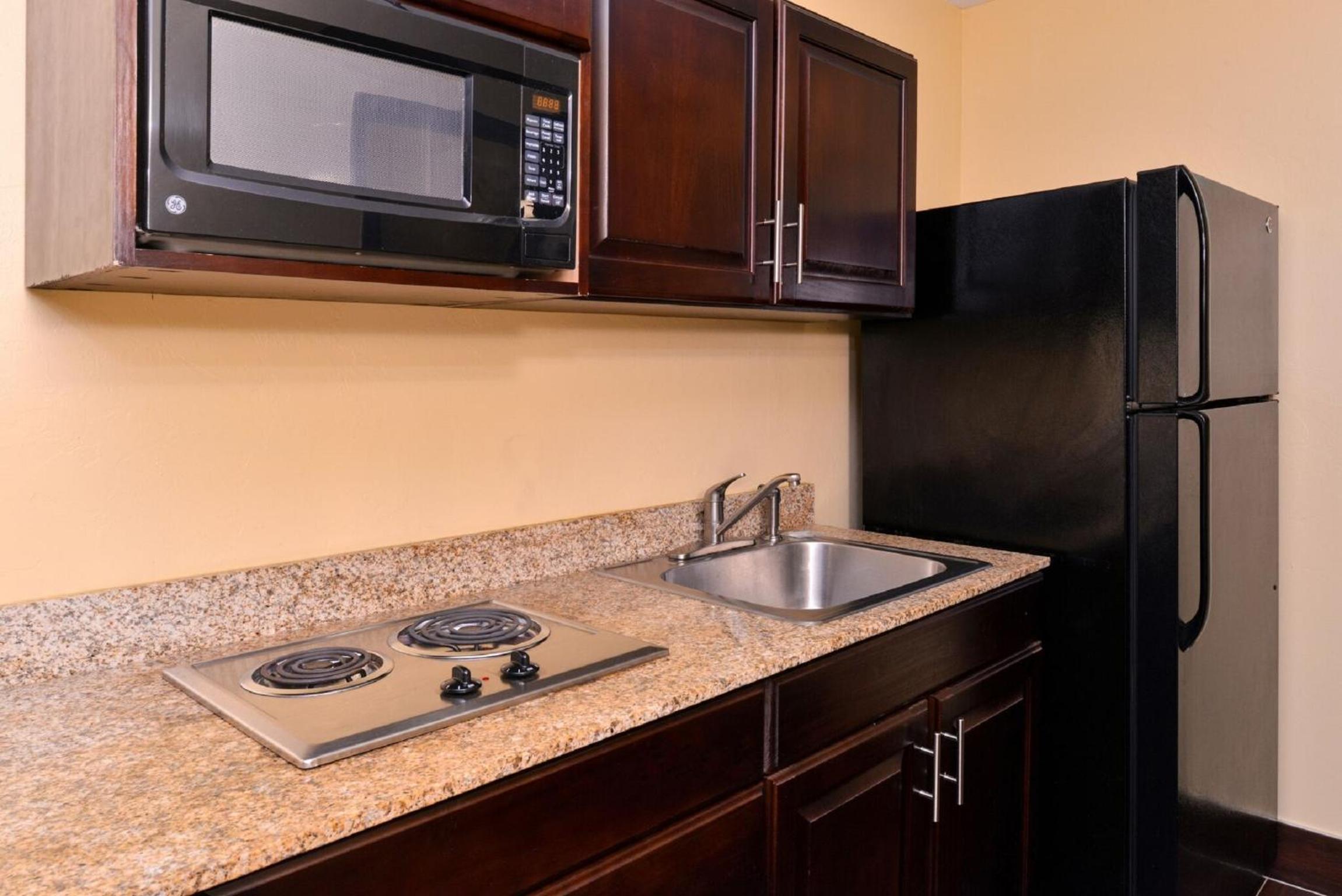 Kitchenette with 2 Queen Beds - Smoking photo 2