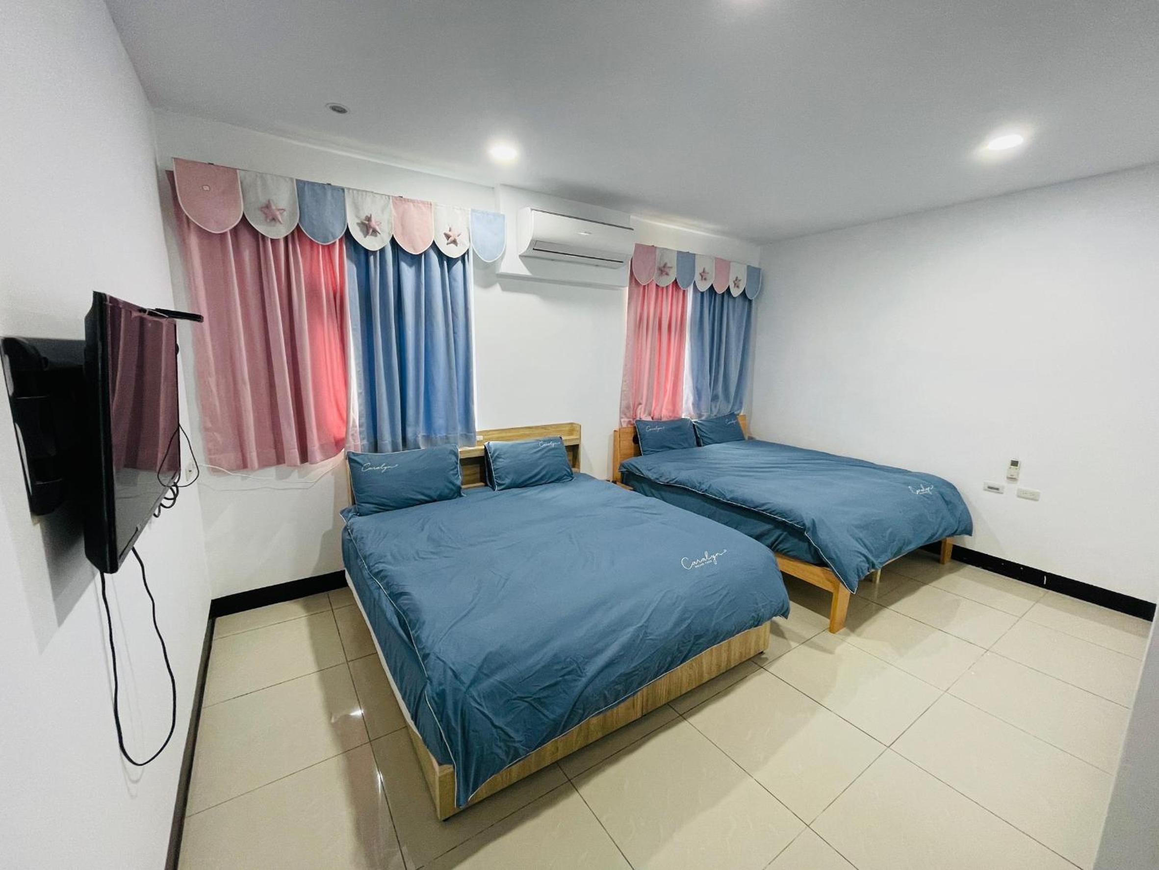 Quadruple Room with Private Bathroom photo 1
