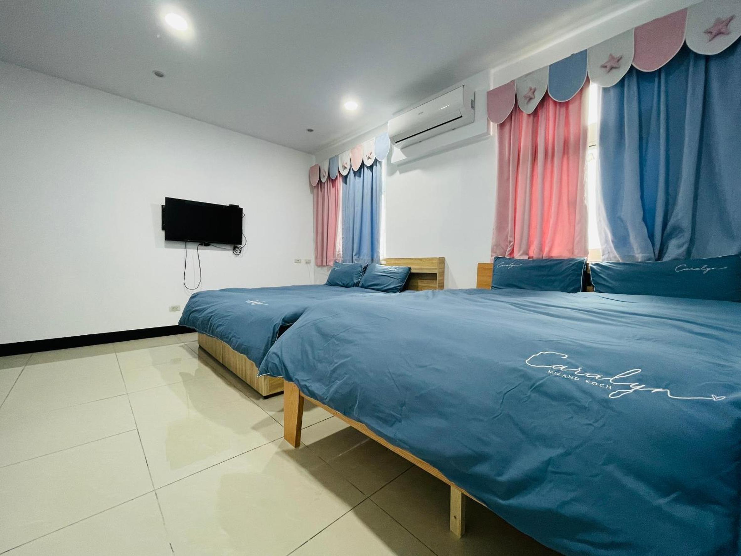 Quadruple Room with Private Bathroom photo 3