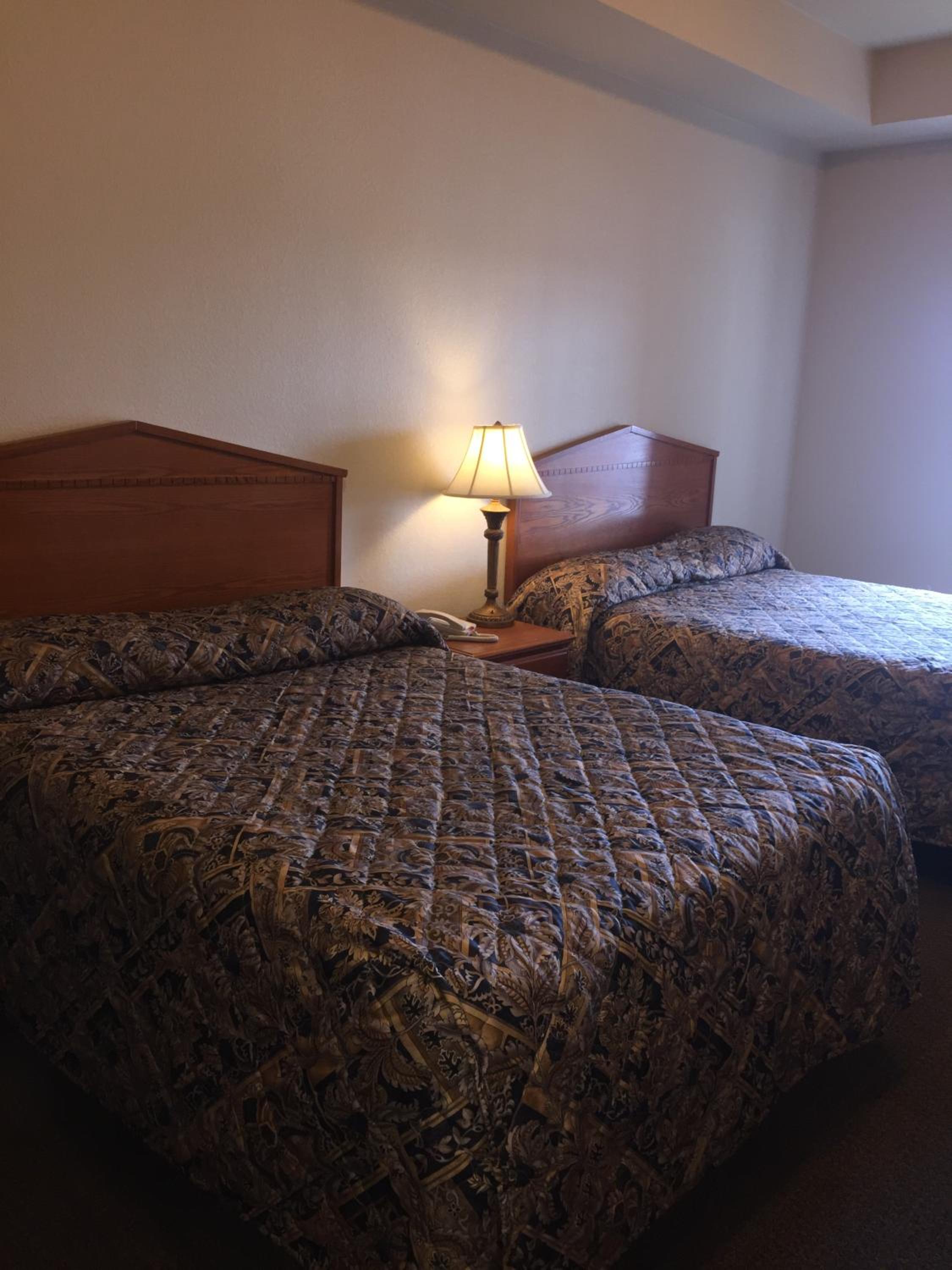 Queen Room with Two Queen Beds photo 1
