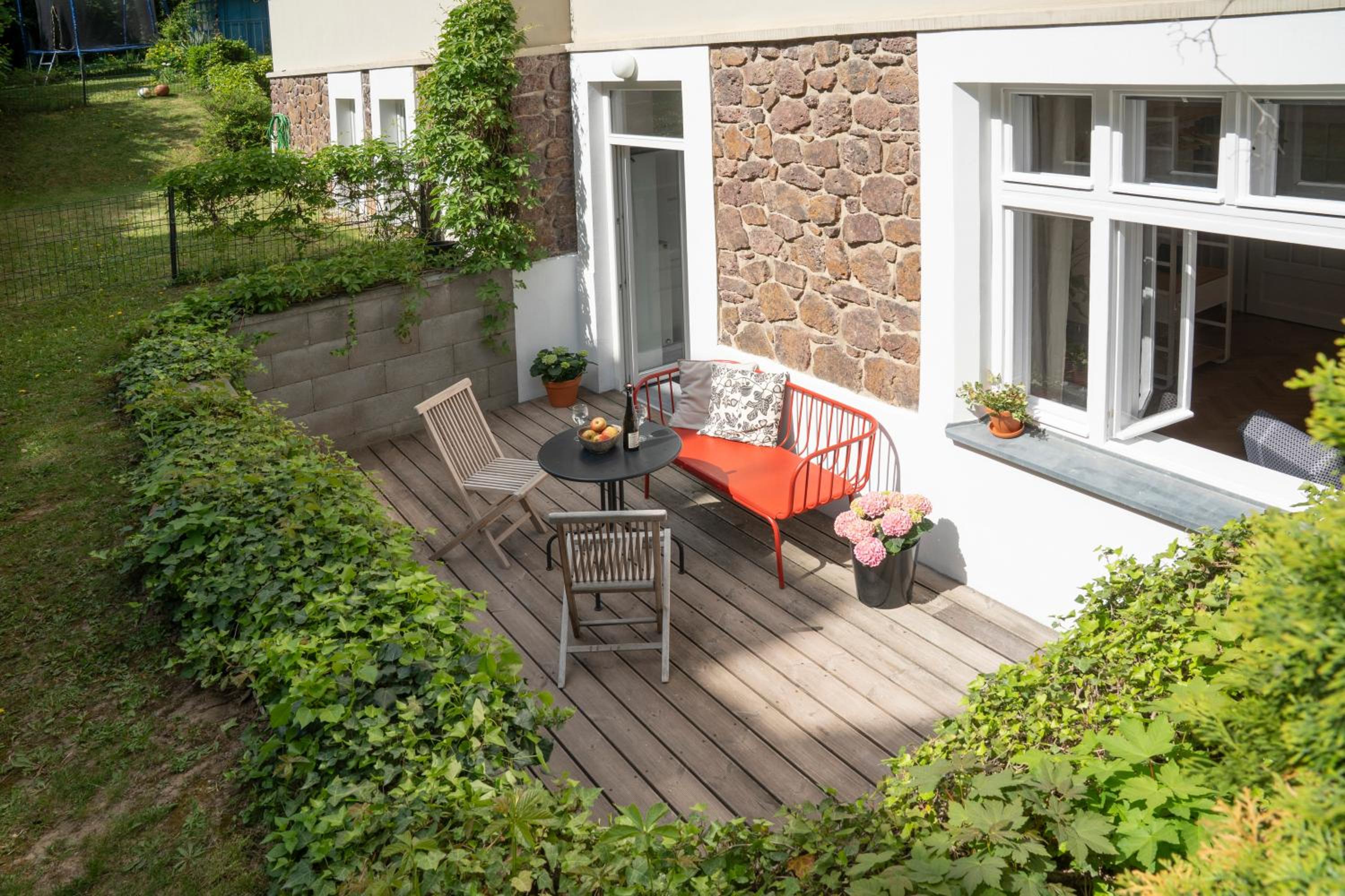 One-Bedroom Apartment with Terrace photo 2