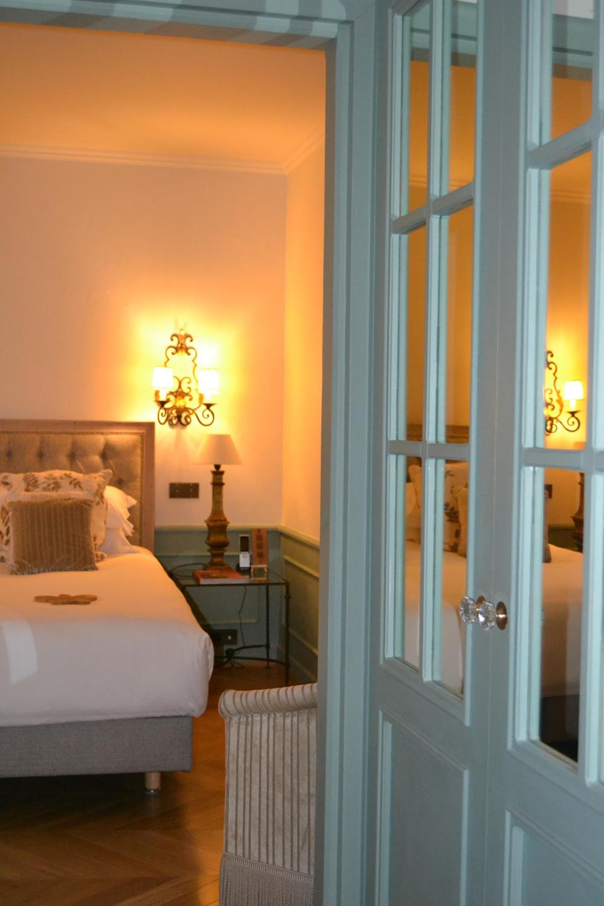 Double Room Double Room