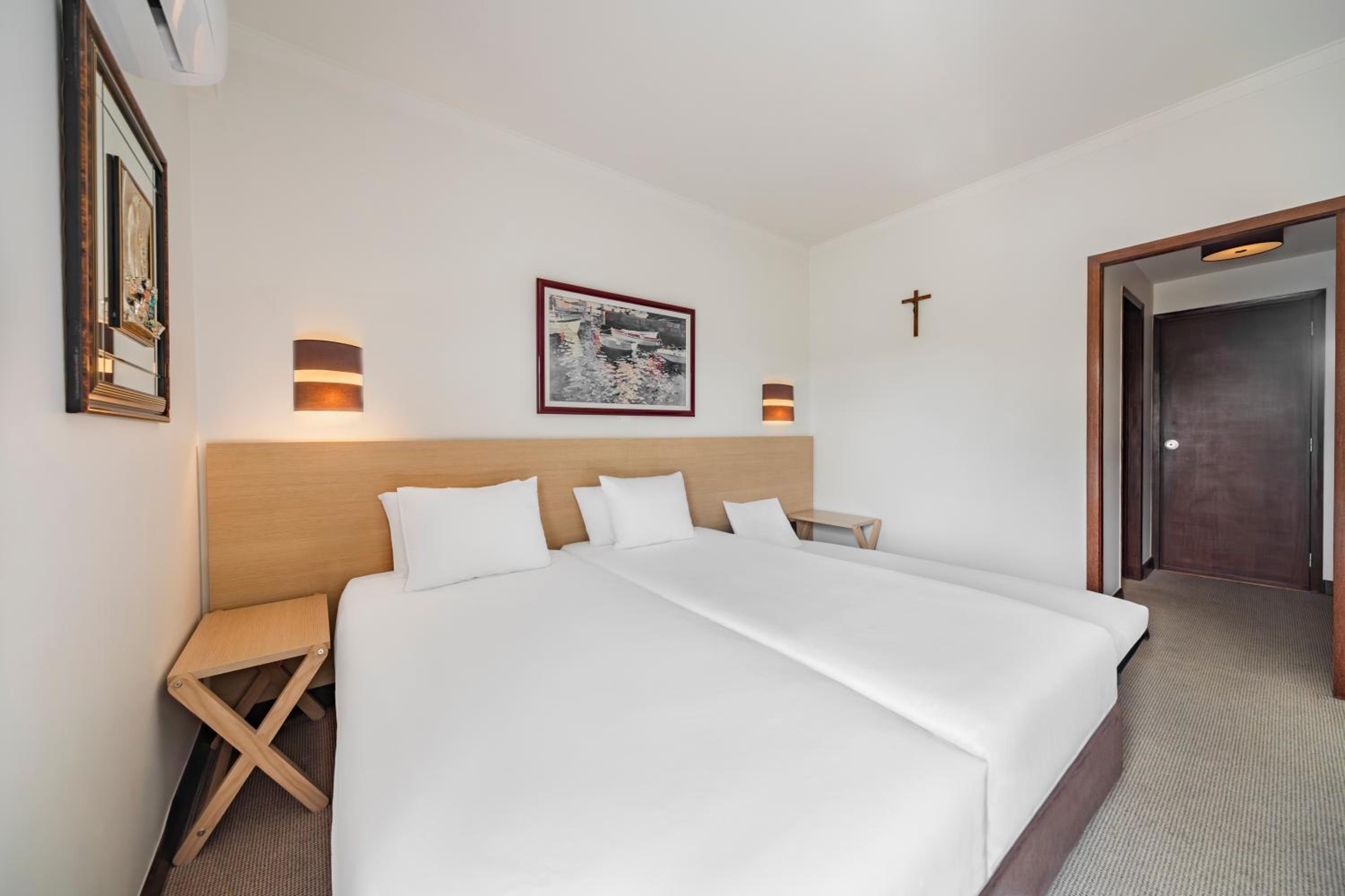Twin Room with Extra Bed photo 1