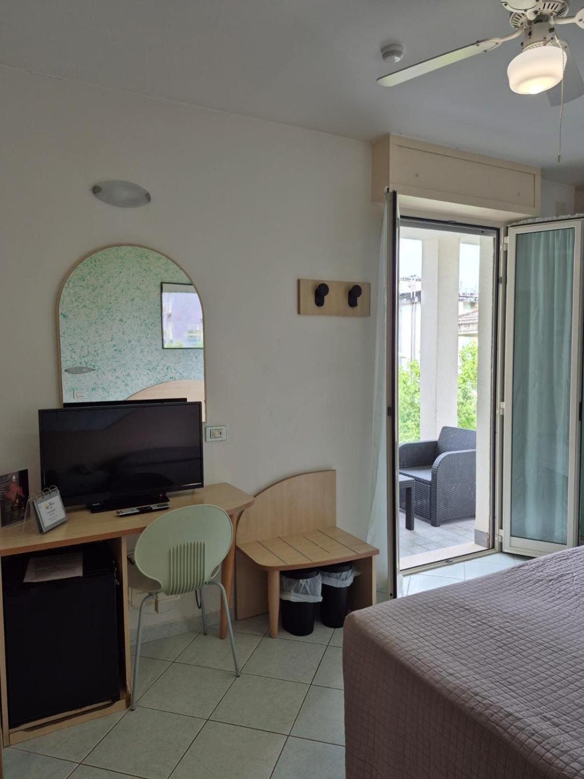 Quadruple Room with Terrace photo 3
