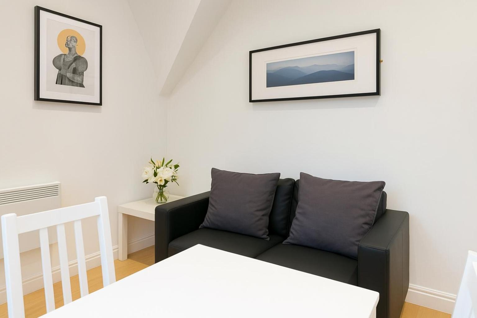 Two-Bedroom Superior Apartment - Photo 2