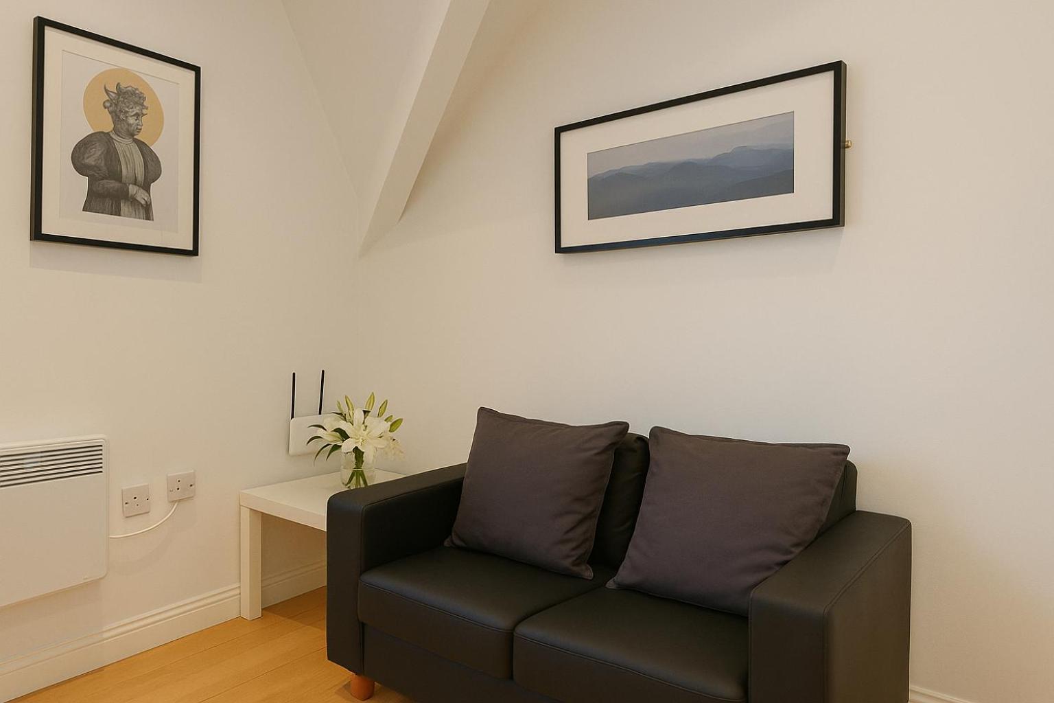 Two-Bedroom Superior Apartment - Photo 5