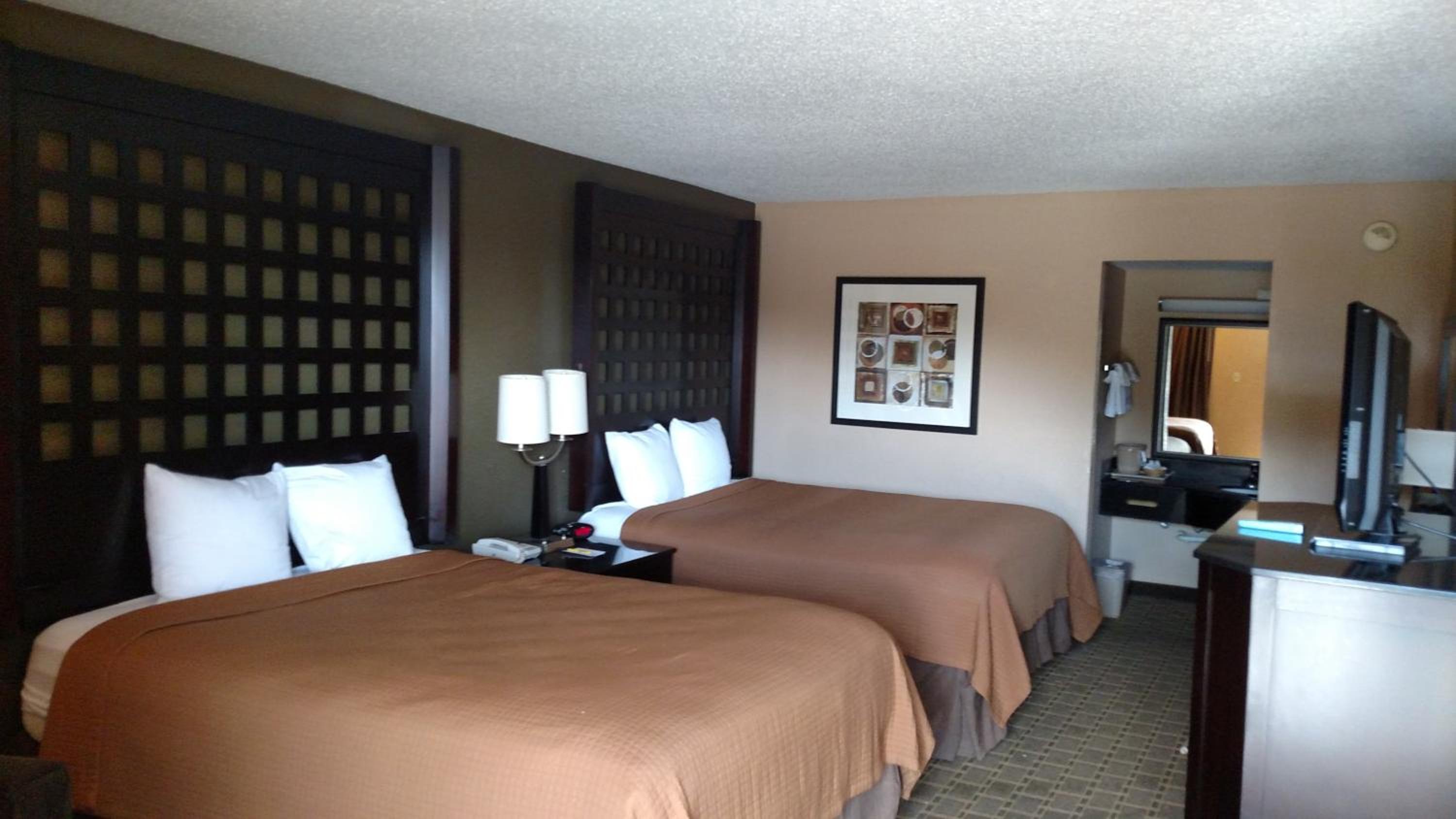 Queen Room with Two Queen Beds-Smoking - Photo 6