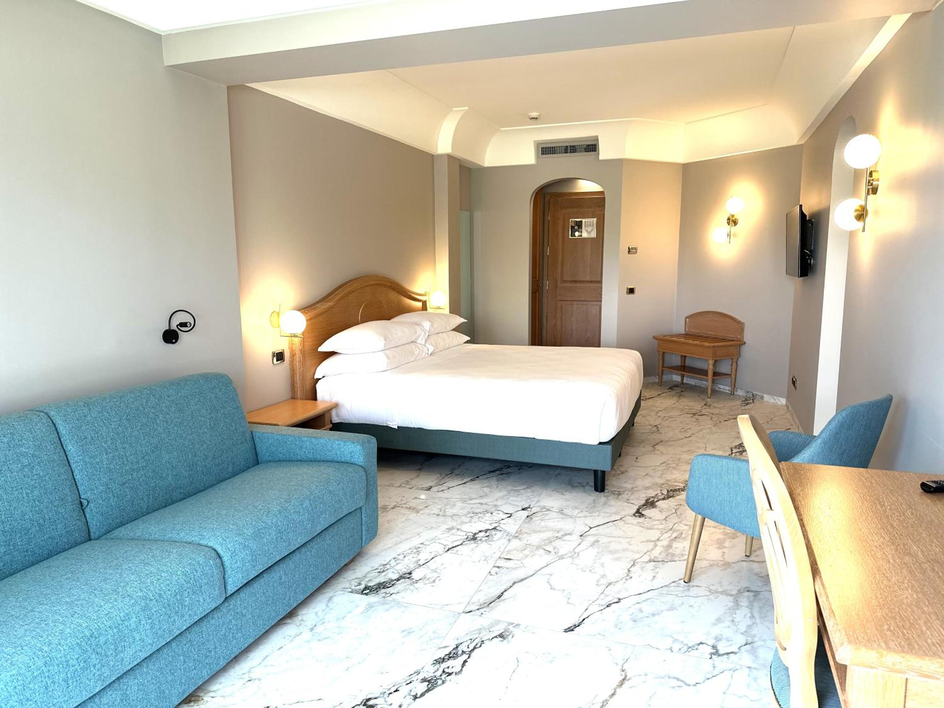 Suite with Spa Access - Photo 2