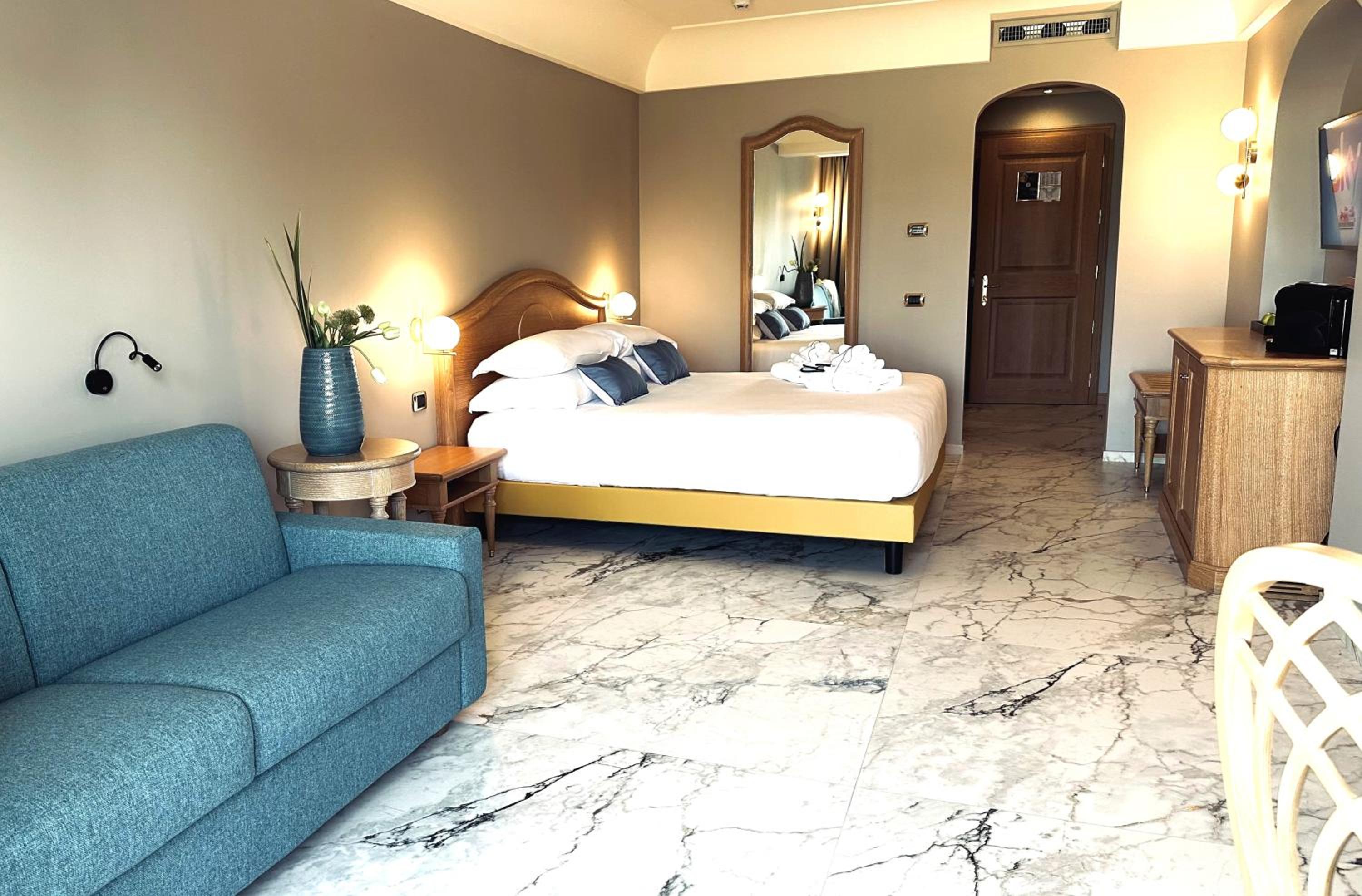 Junior Suite with Spa Access - Photo 2