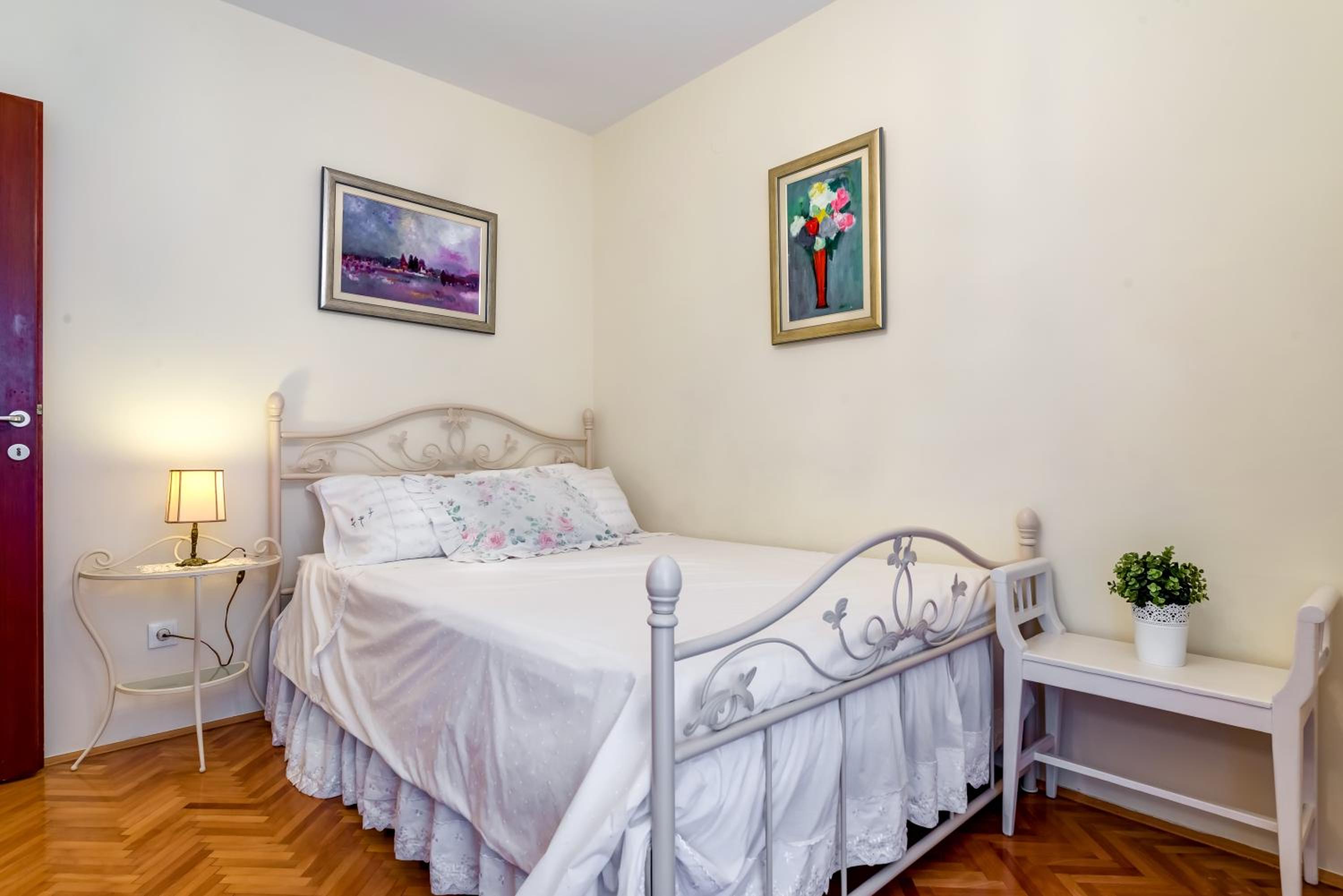 One-Bedroom Apartment with Balcony