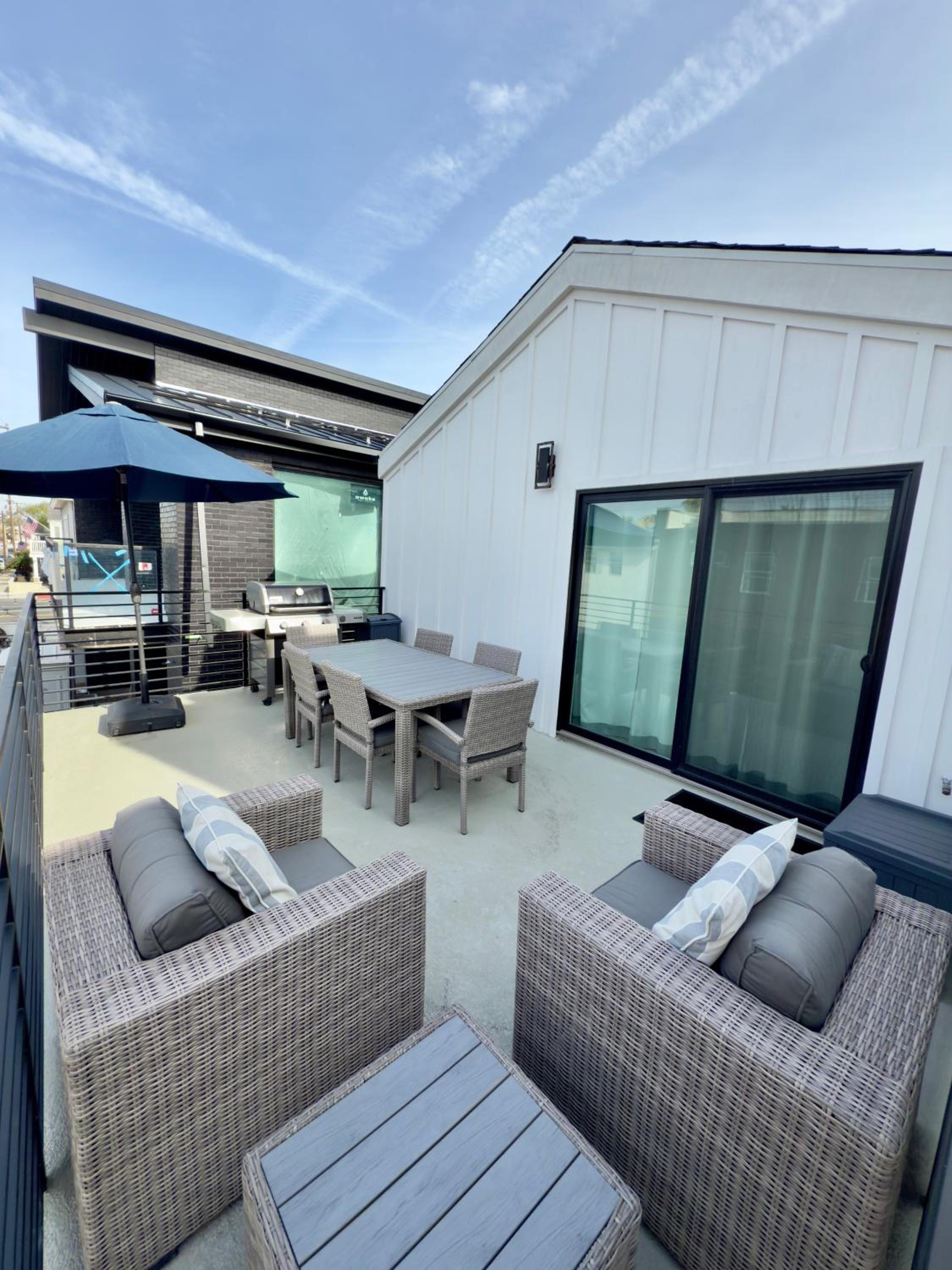 Three-Bedroom Apartment with Balcony photo 1