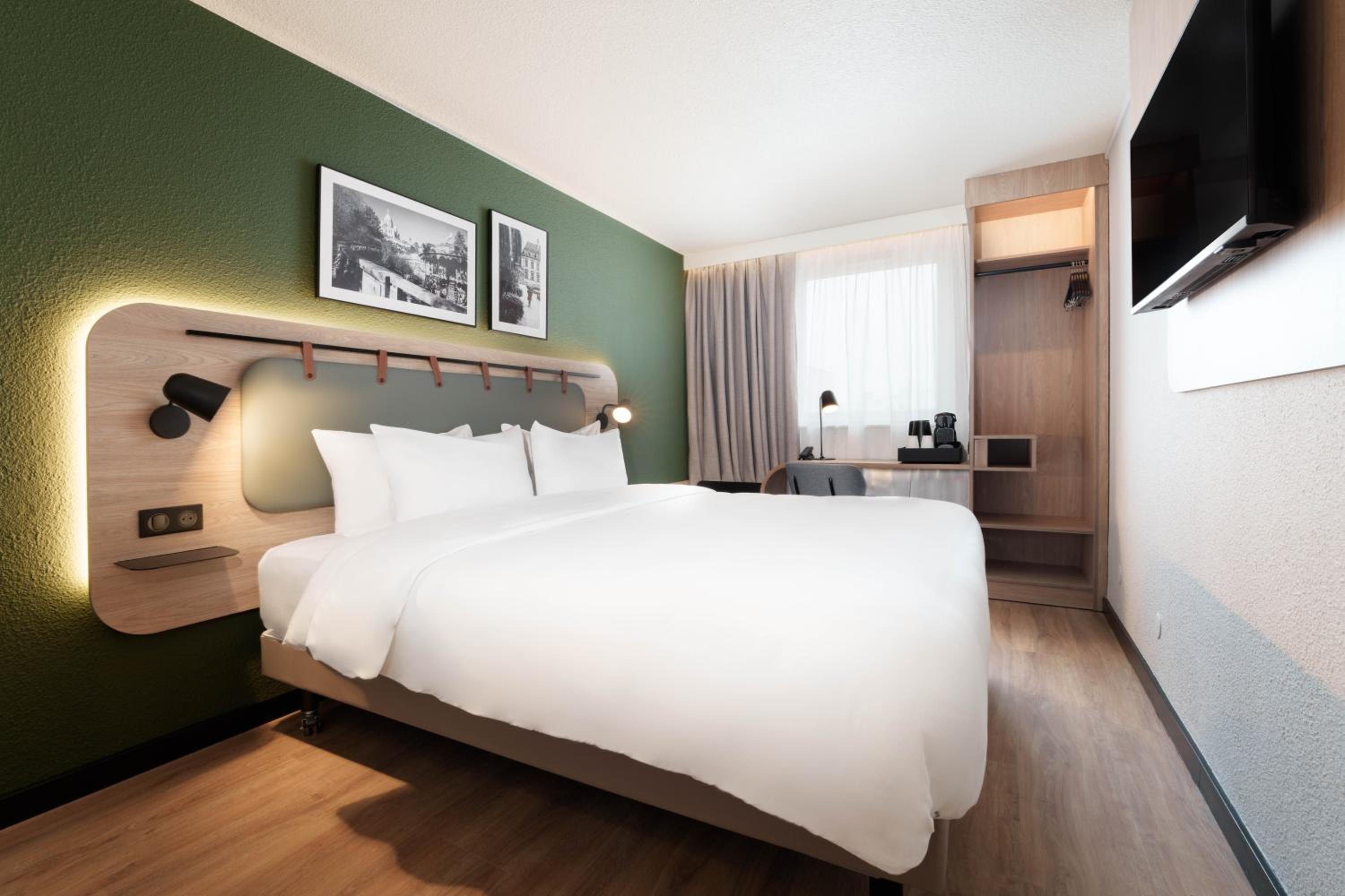 Superior Room - 1 King Bed - Photo 1