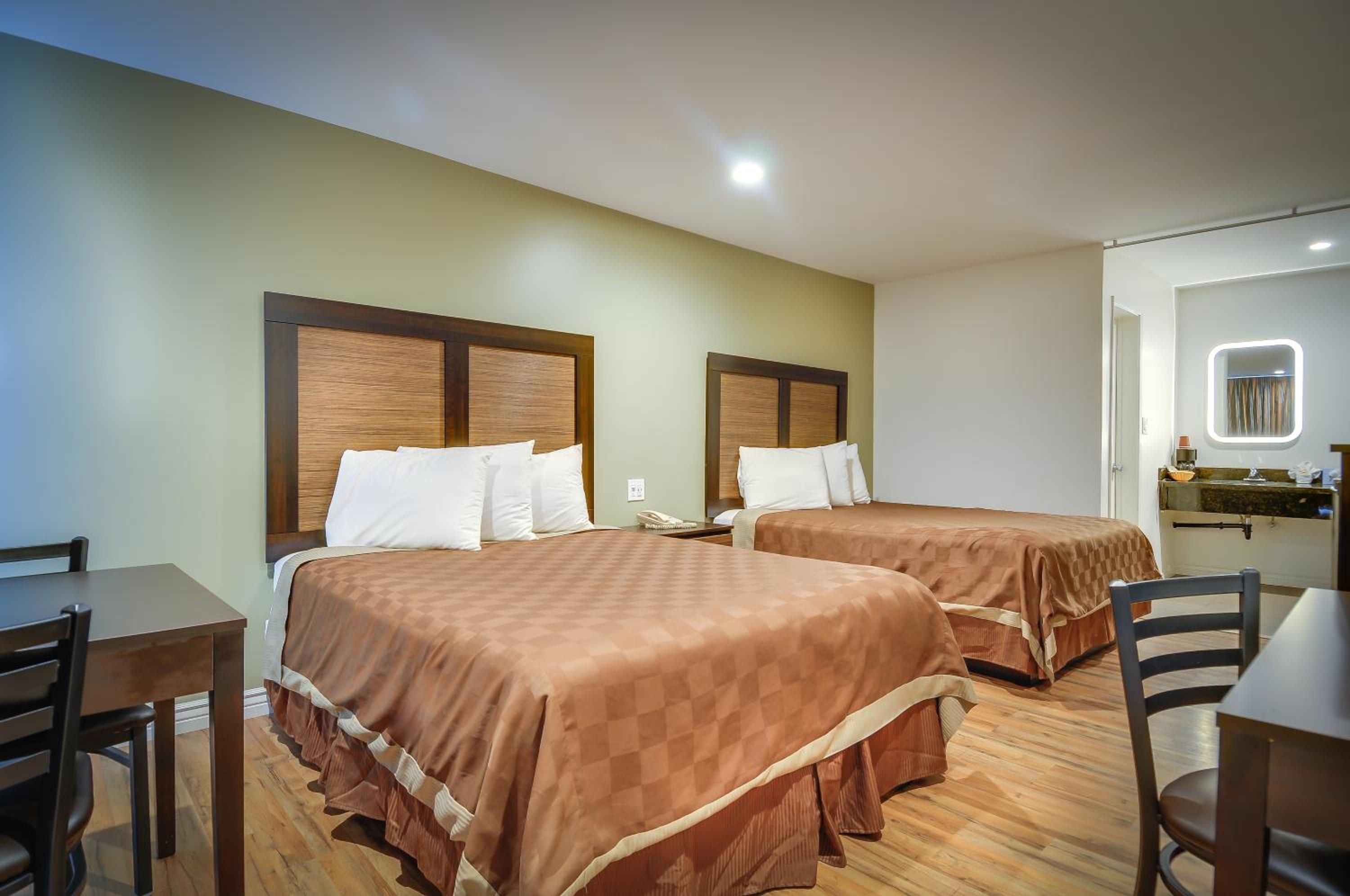 Queen Room with Two Queen Beds - Disability Access photo 1