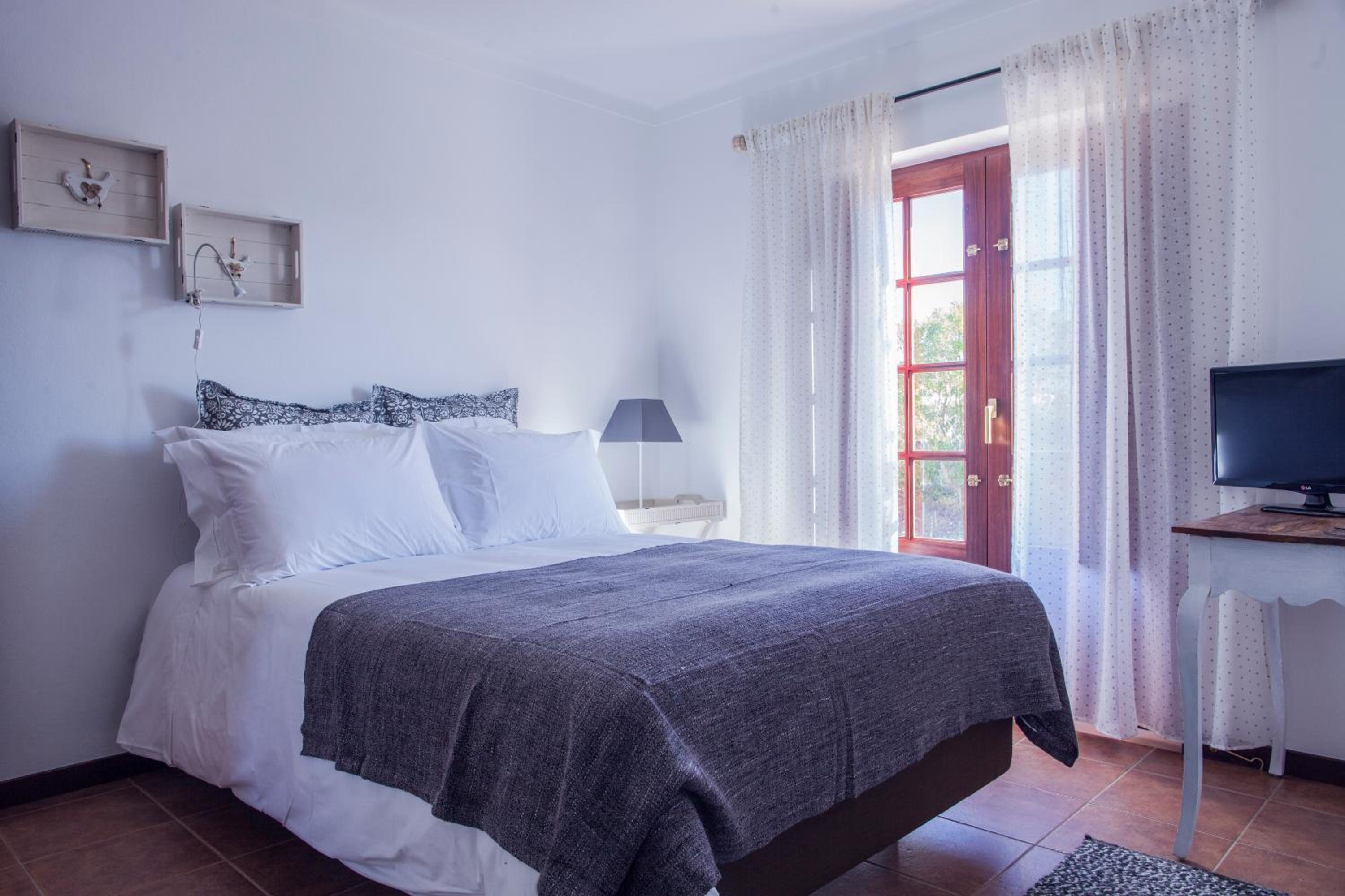 Double Room with Garden View - Photo 2