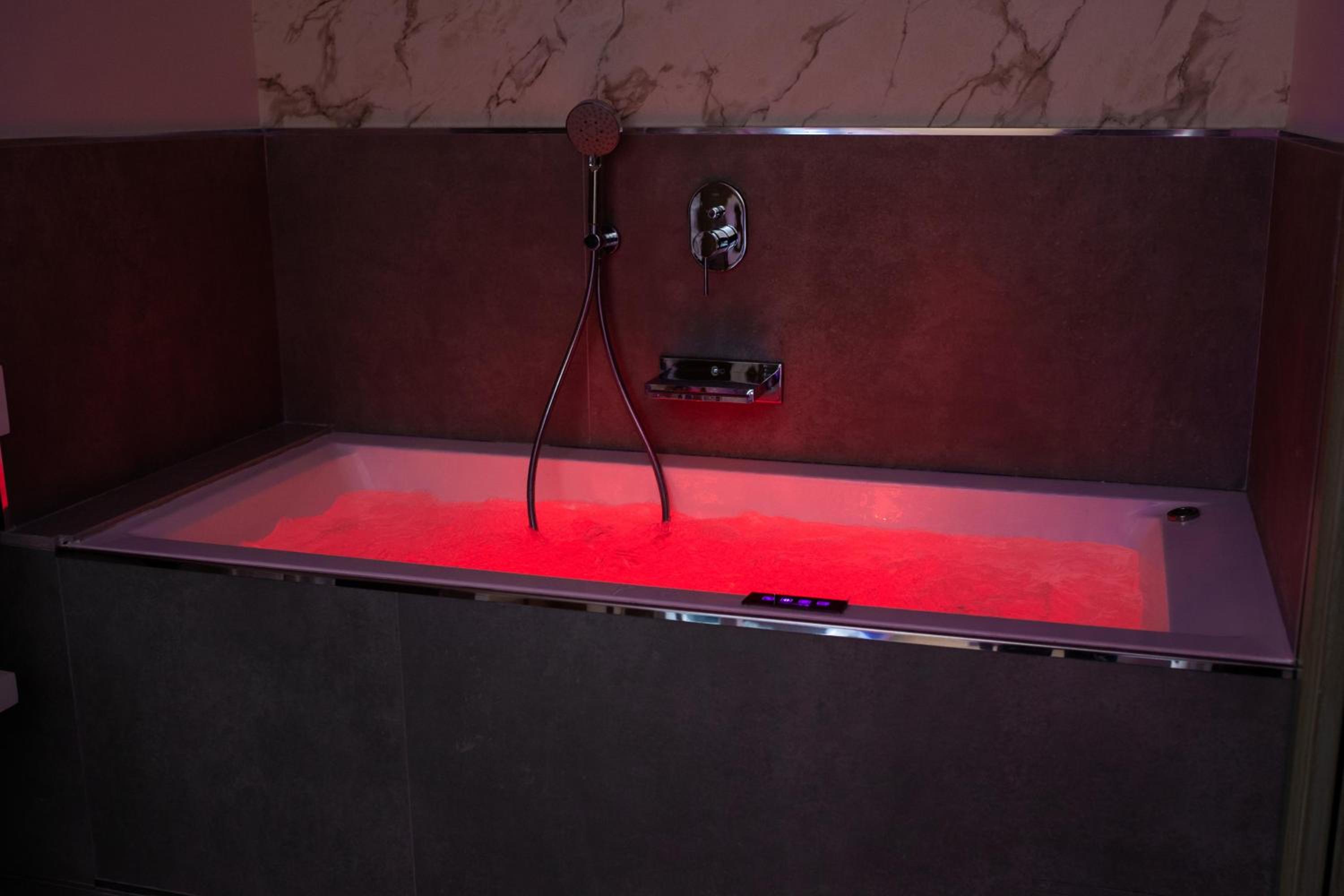 Queen Room with Spa Bath