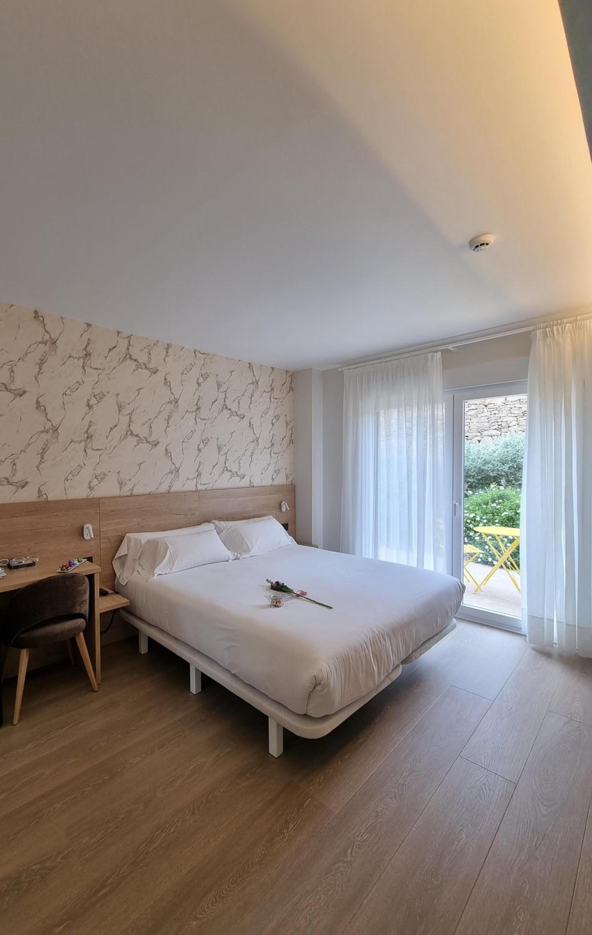 Queen Room with Spa Bath