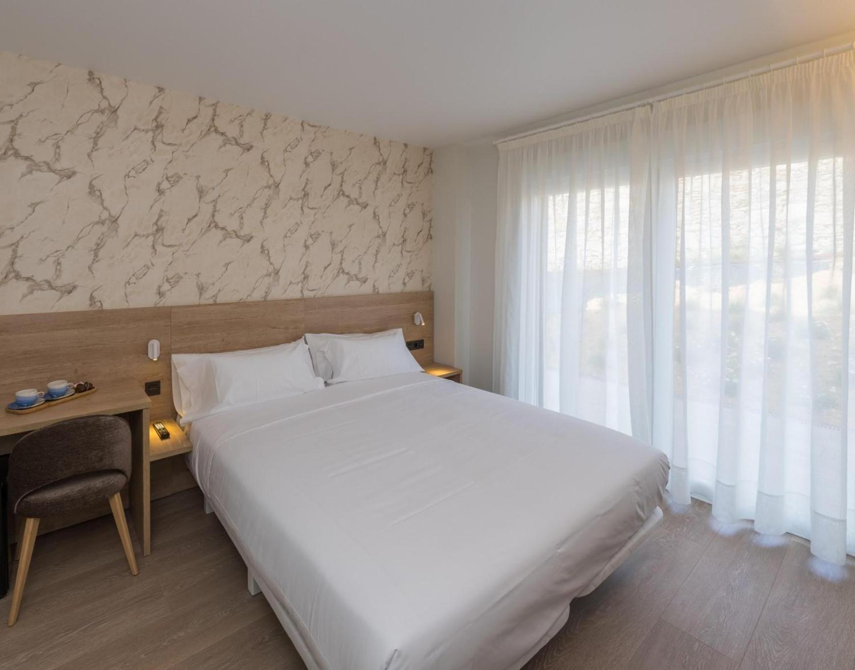 Queen Room with Spa Bath photo 3