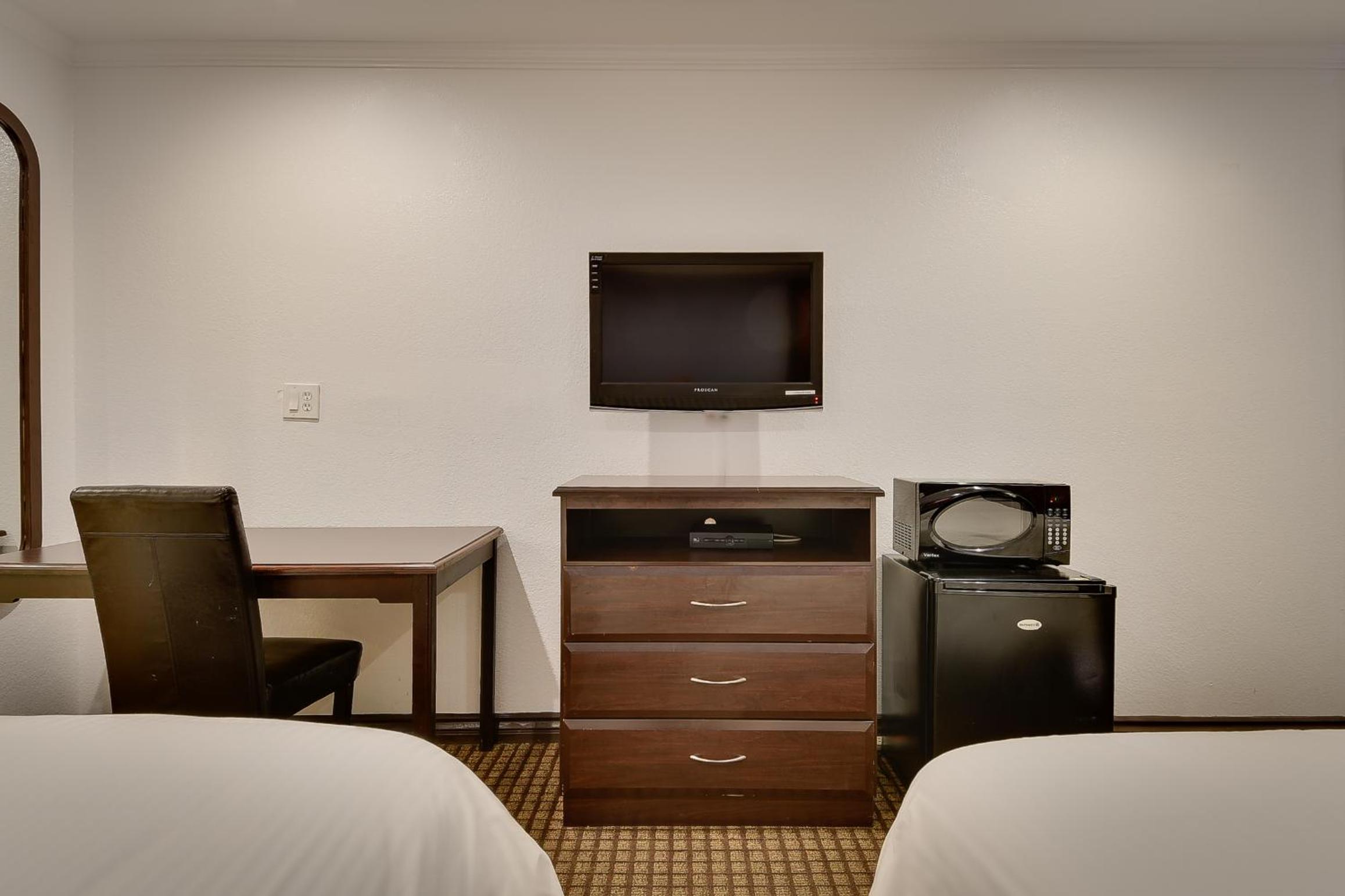 Premium Two Queen Room Non-Smoking photo 2