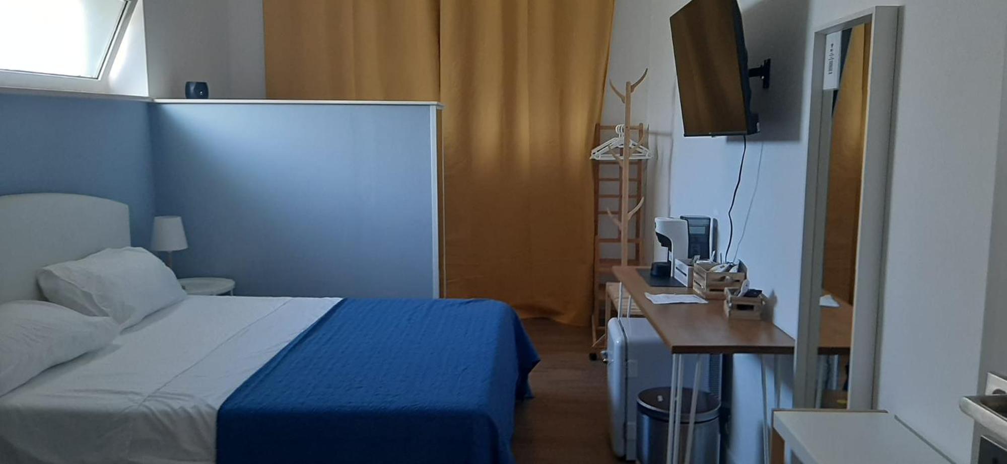 Double Room with Private Bathroom - Photo 2
