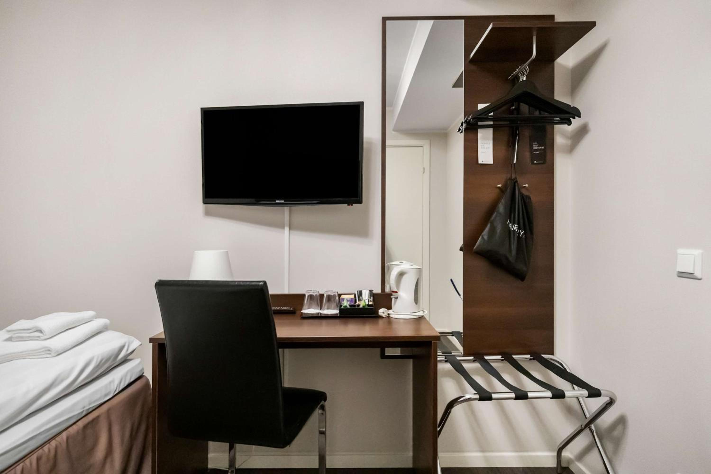 Economy Single Room with No Window - Non-Smoking photo 2