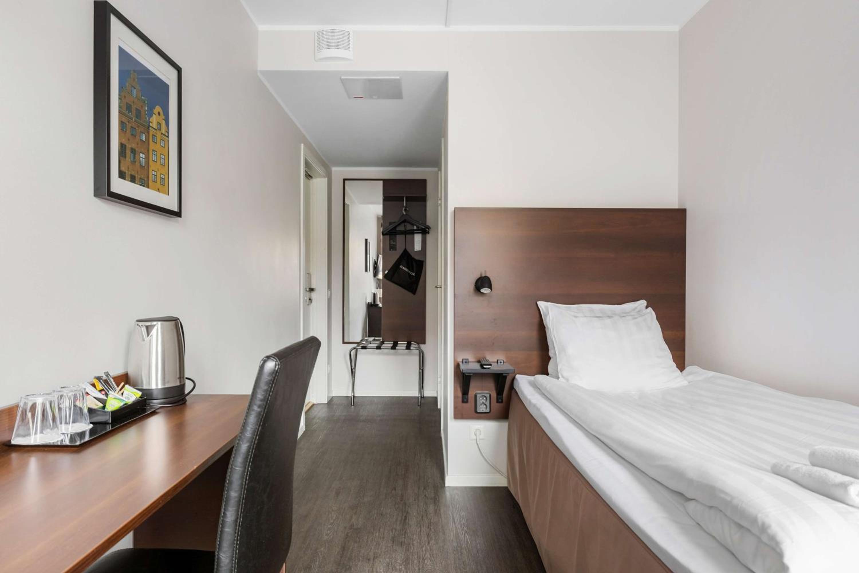 Standard Single Room - Non-Smoking photo 3