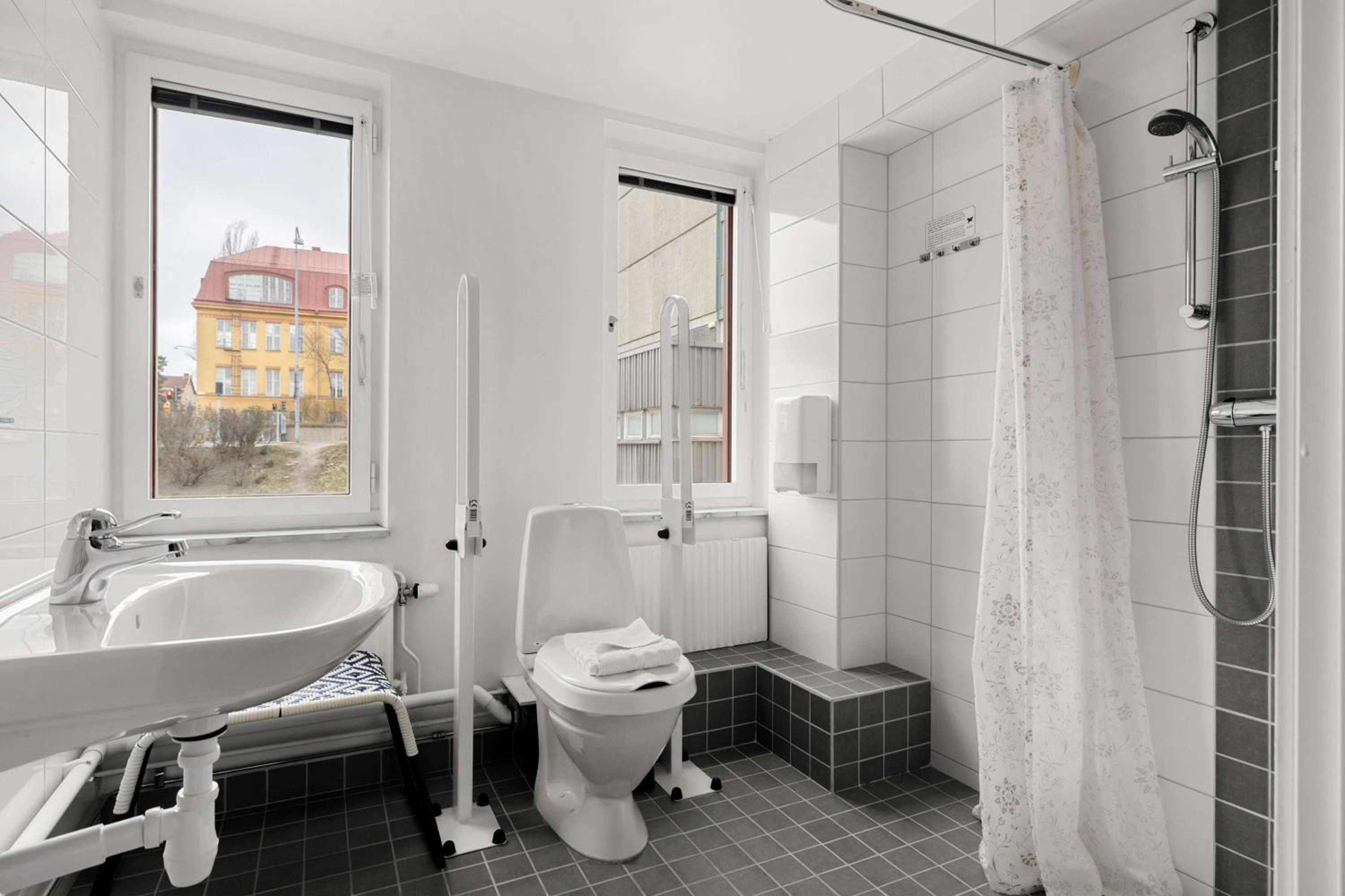Standard Twin Room with Kitchenette - Non-Smoking photo 2