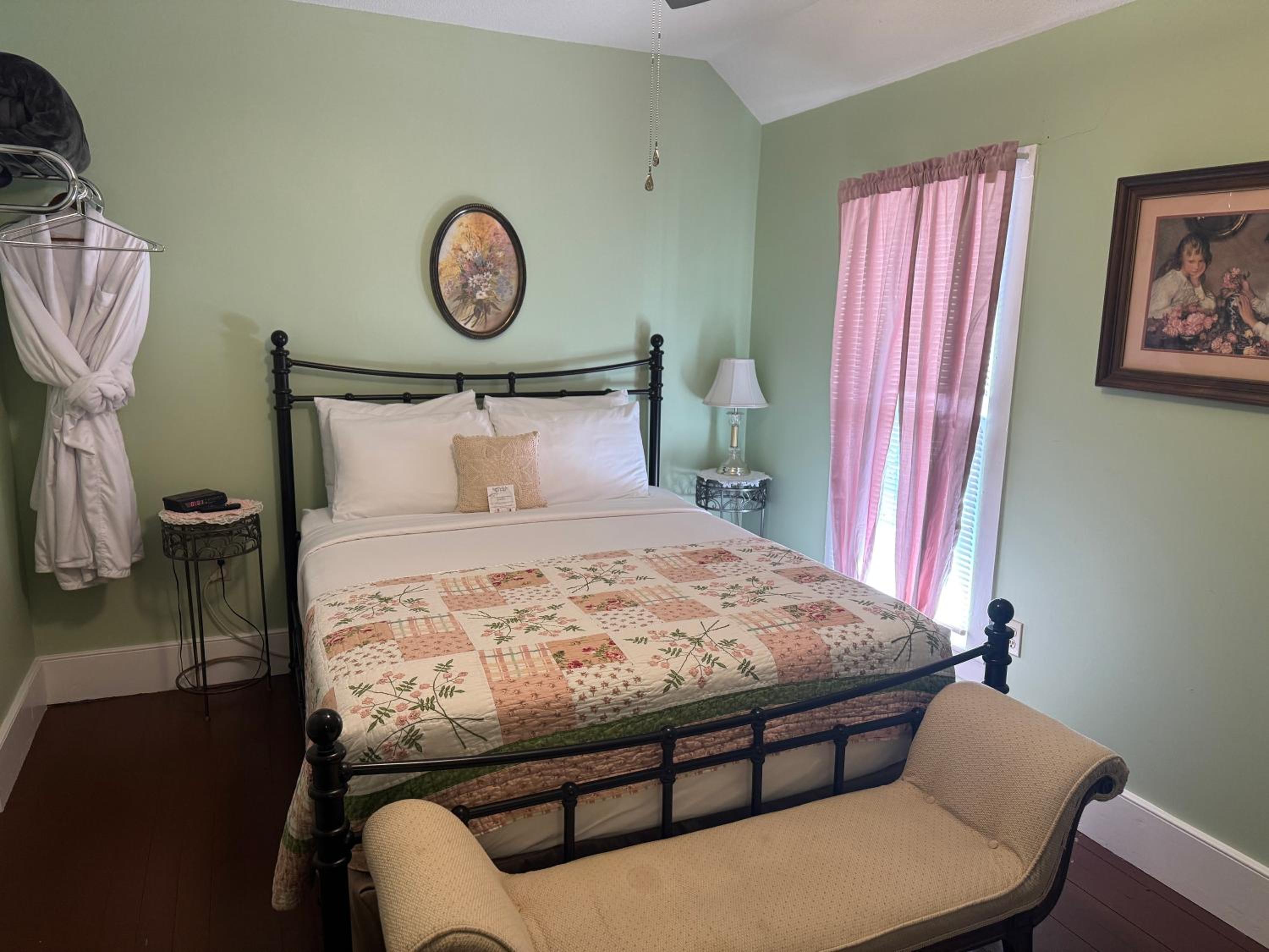 Budget Double Room photo 3