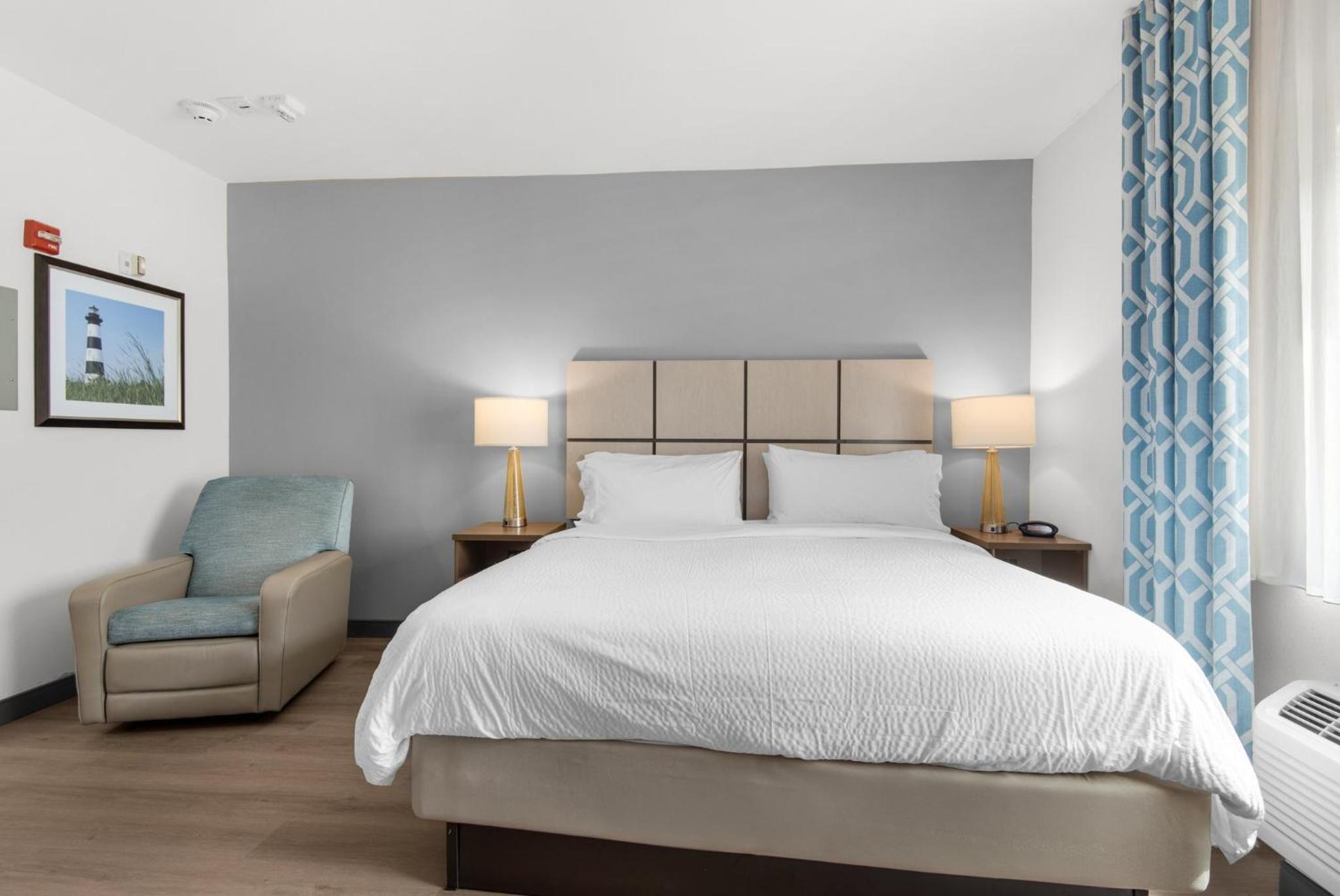 One-Bedroom King Suite with Tub - Mobility Accessible photo 1