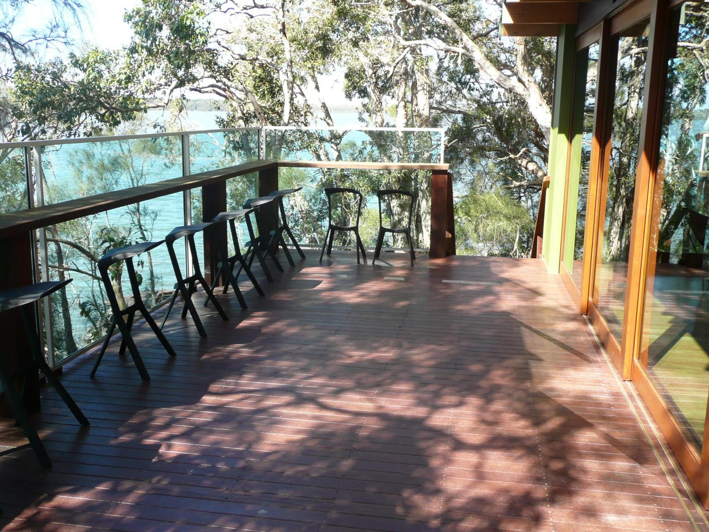 Luxury One-Bedroom House with Lake View photo 3