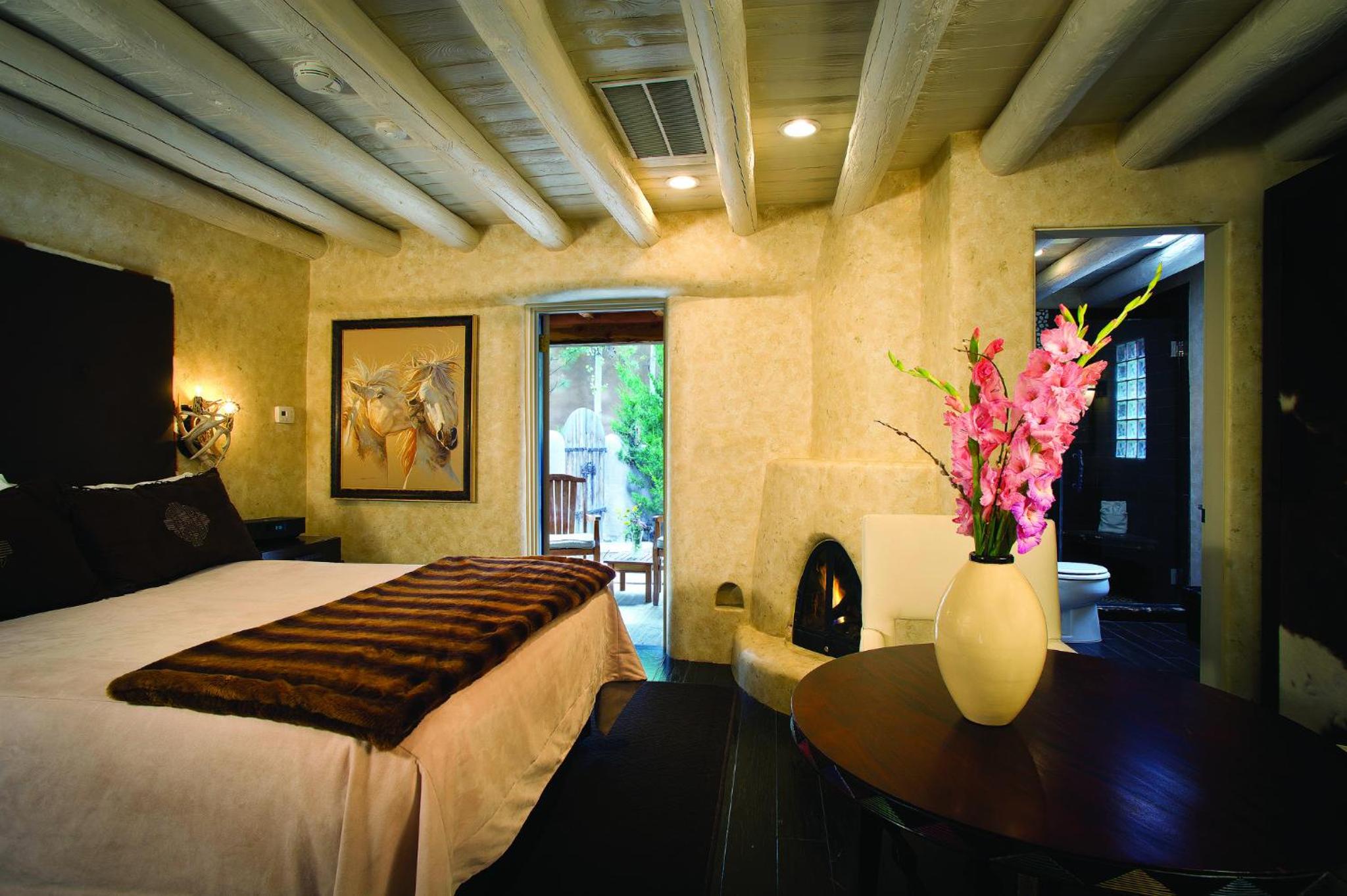 Deluxe Queen Room