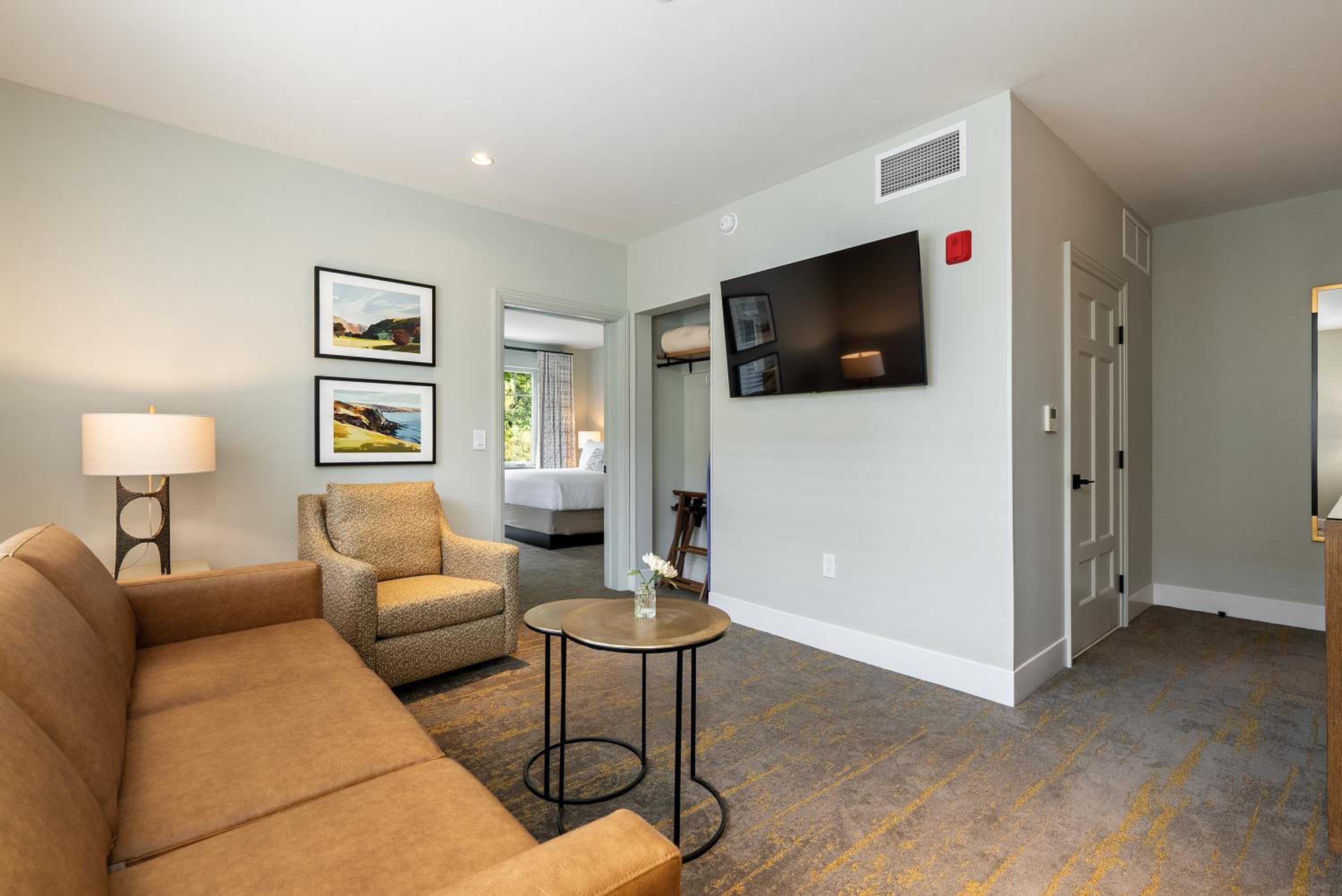 Forest King Suite with sofa sleeper photo 2