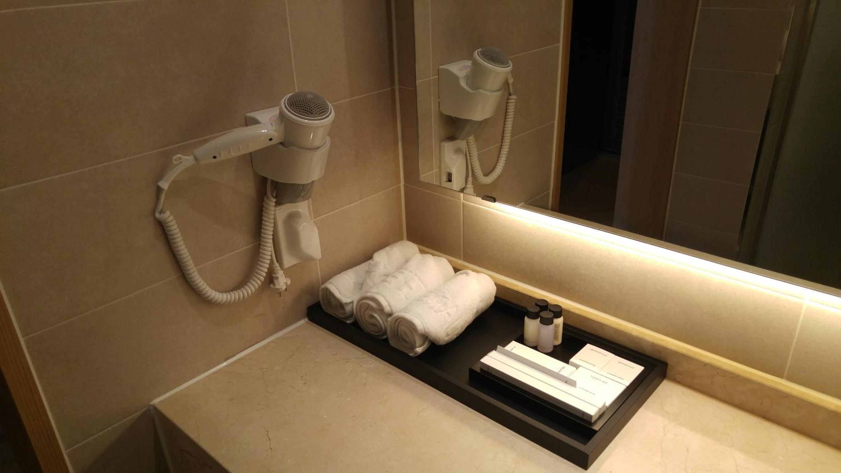 Corner Suite photo 3