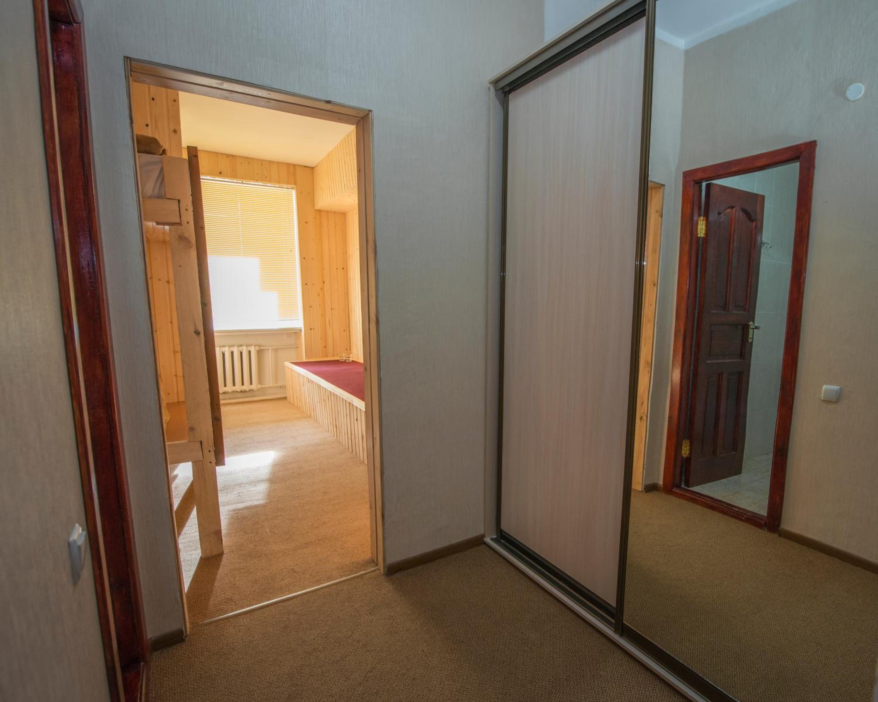 Bed in 6-Bed Dormitory Room photo 2