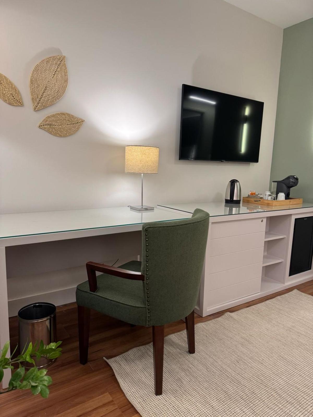 Deluxe Room (2 Adults + 1 Child)