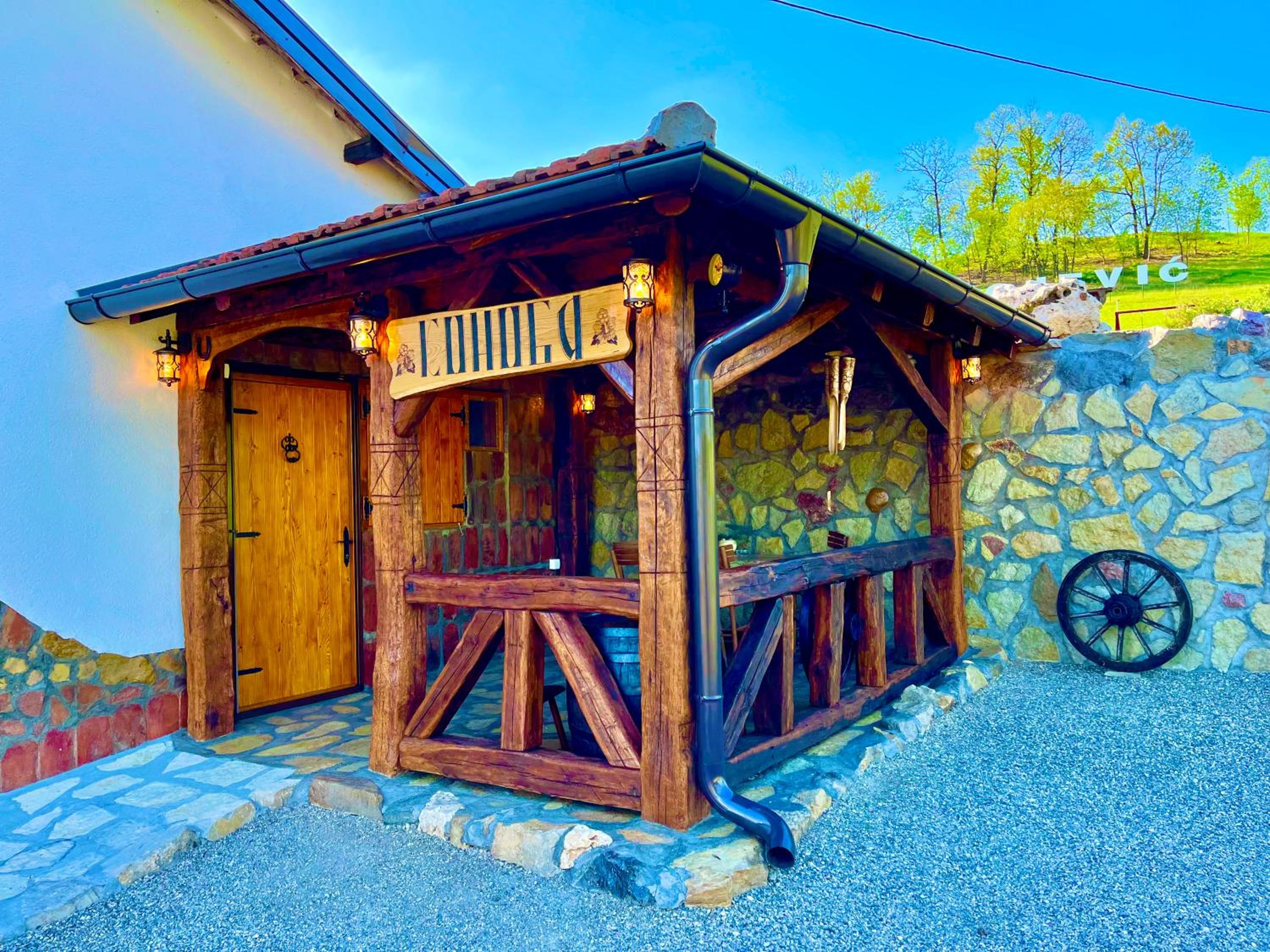Superior Bungalow photo 1