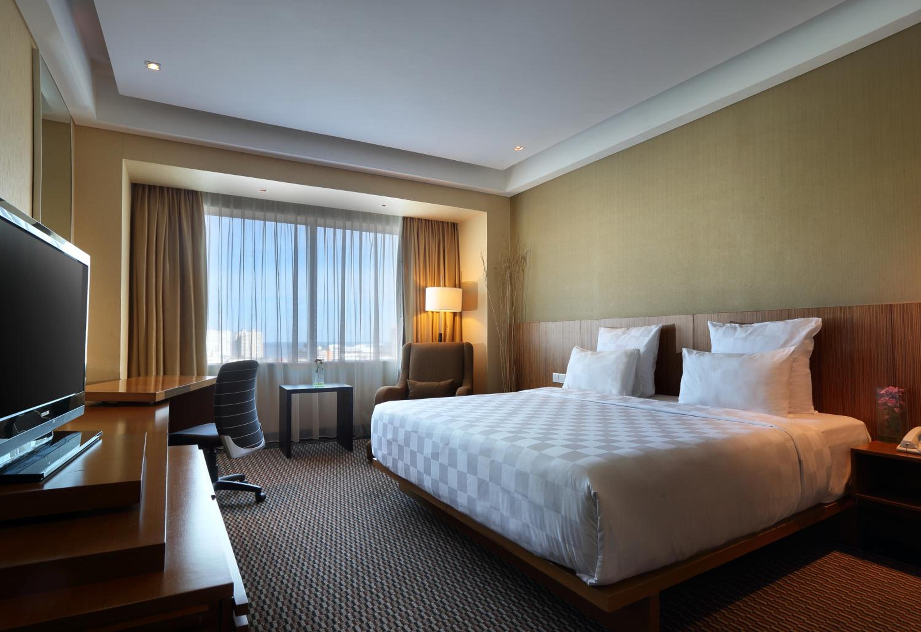 Deluxe King Room - Photo 2